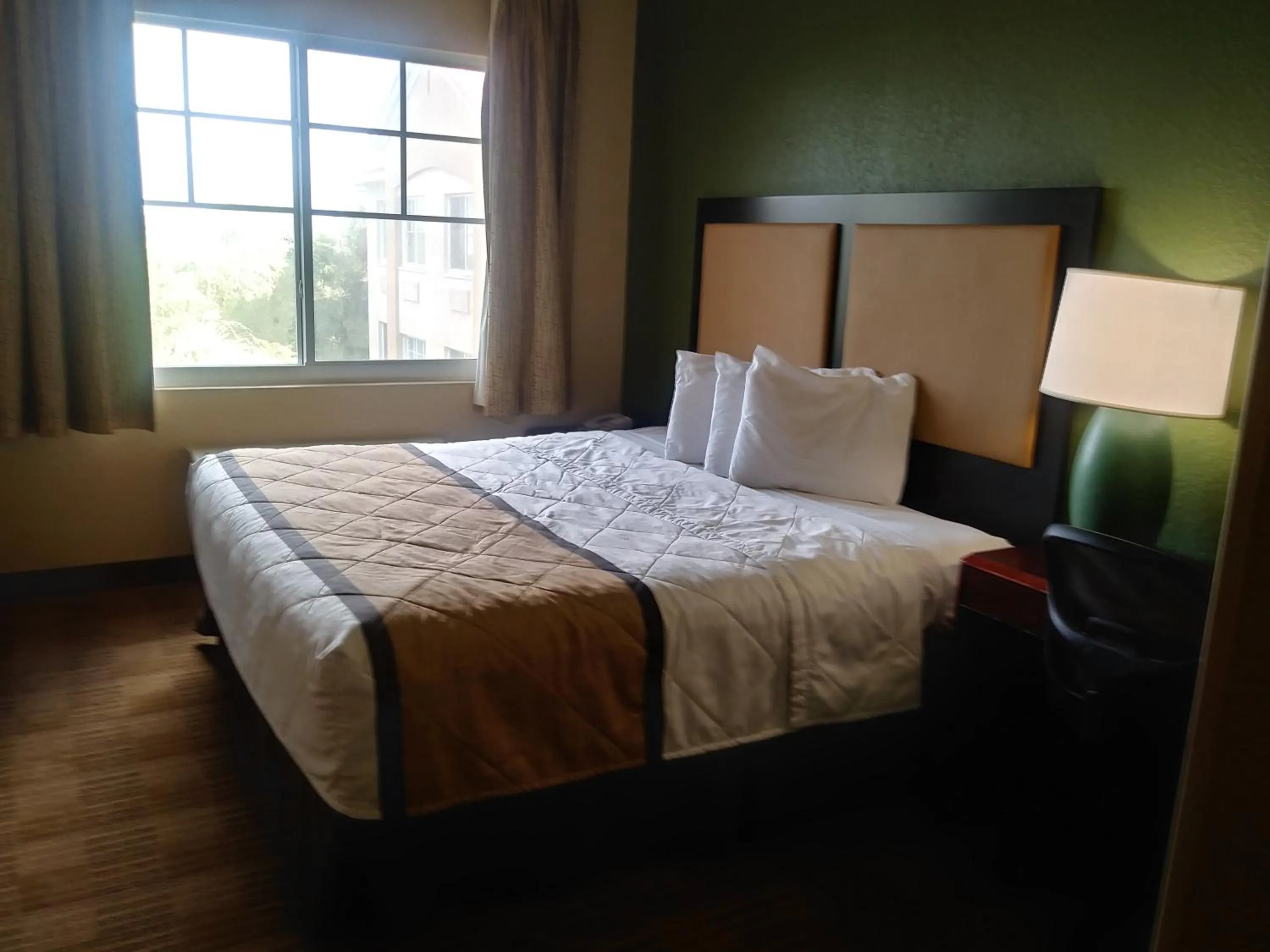 Bed in Extended Stay America Suites - Orlando - Southpark - Commodity Circle