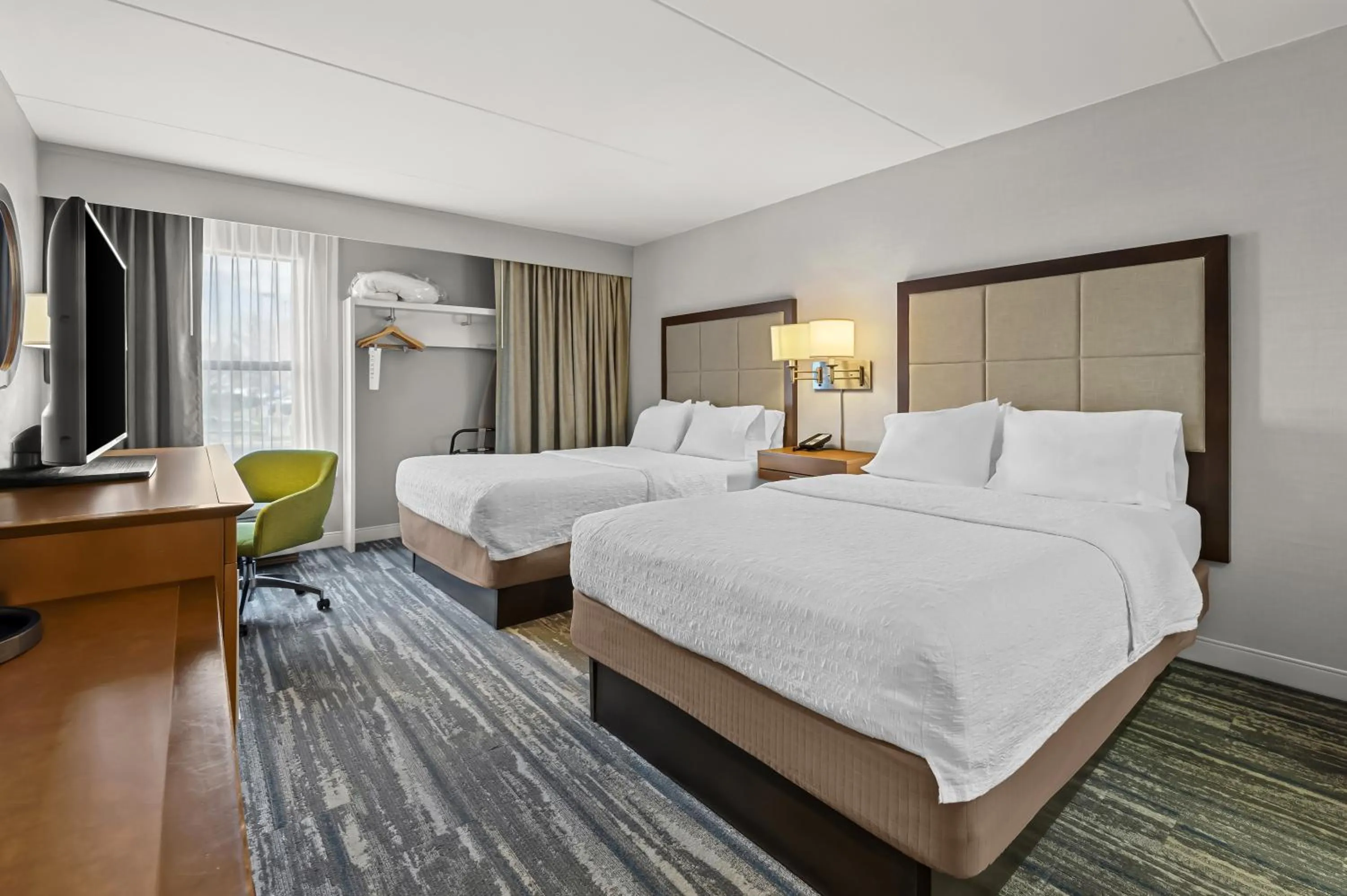 Bed in Hampton Inn Toledo-South/Maumee