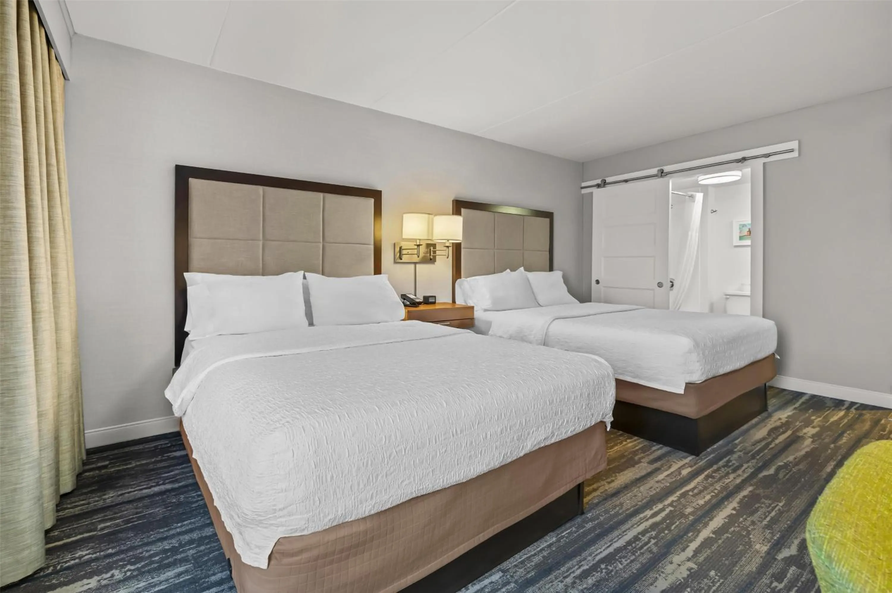 Bed in Hampton Inn Toledo-South/Maumee