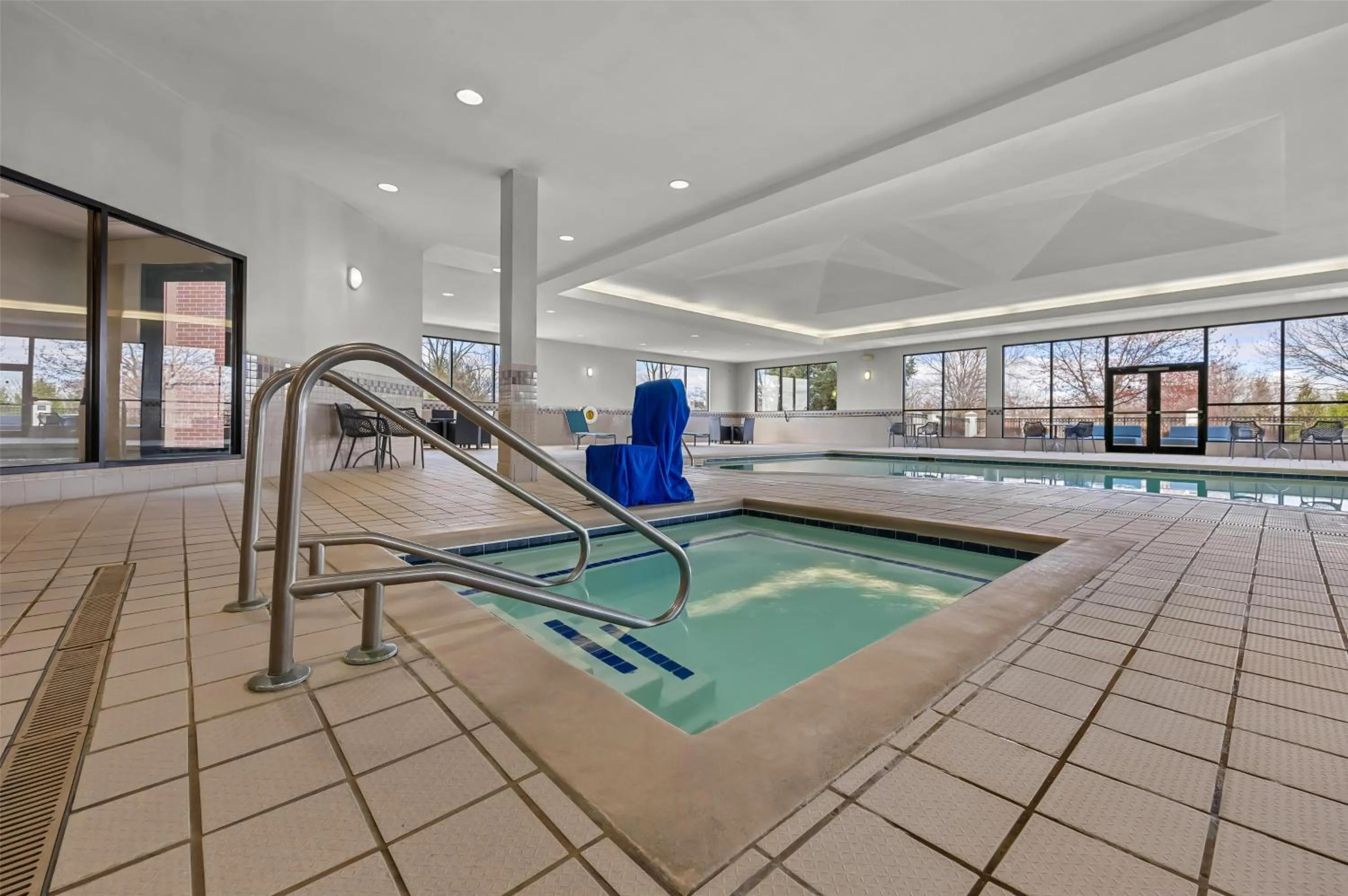 Pool view in Hampton Inn Toledo-South/Maumee