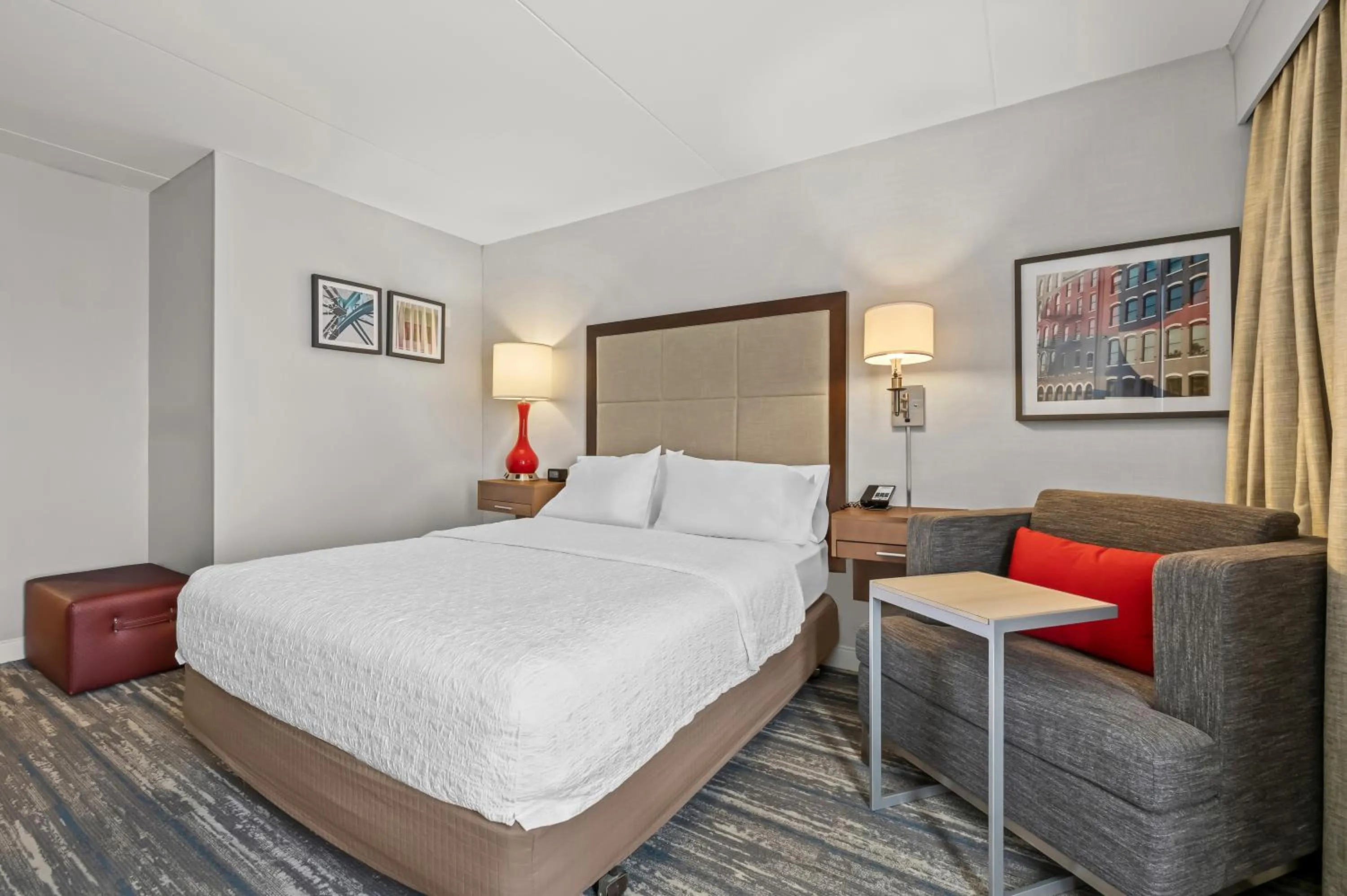 Bed in Hampton Inn Toledo-South/Maumee