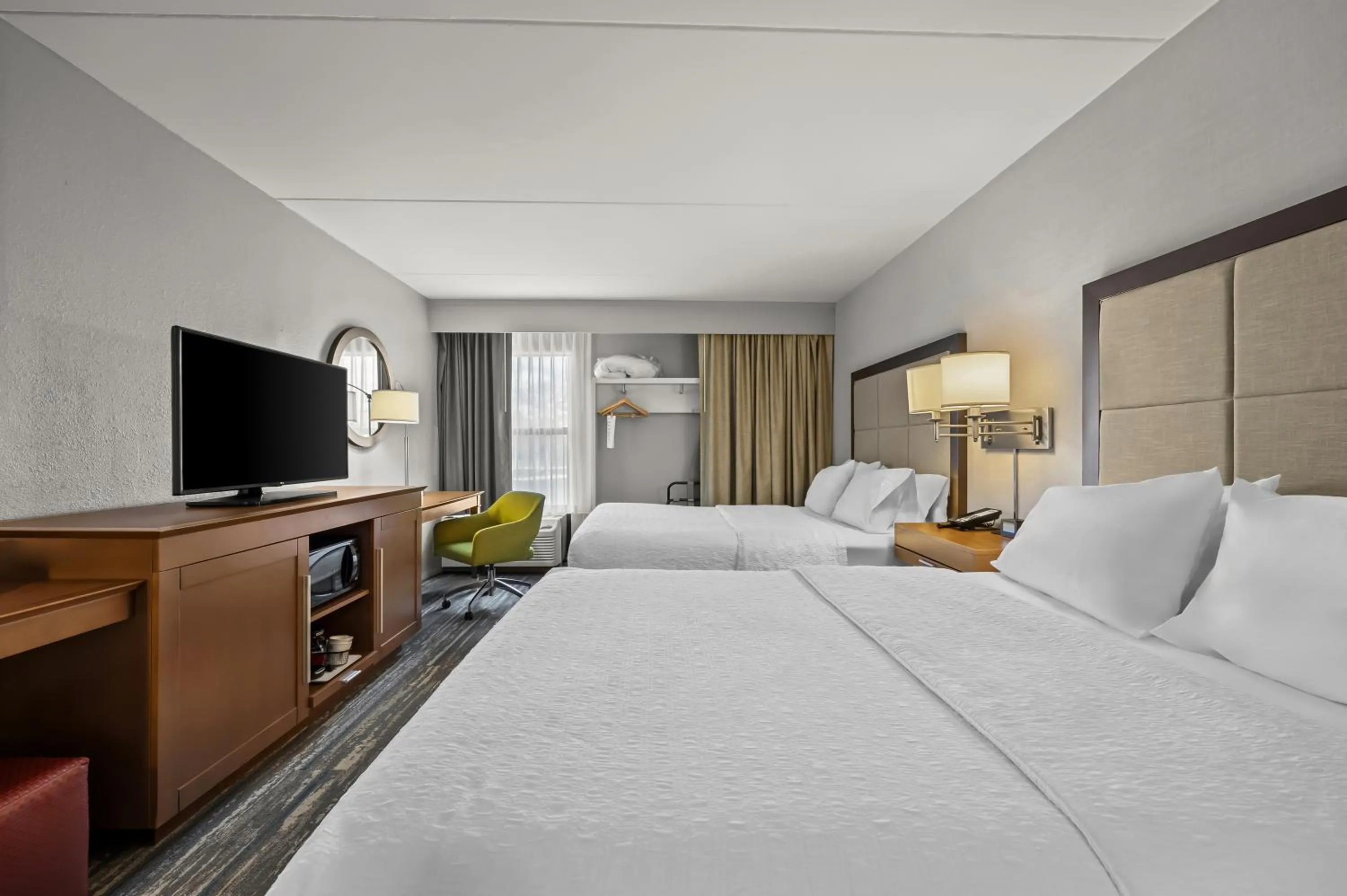 Bed in Hampton Inn Toledo-South/Maumee