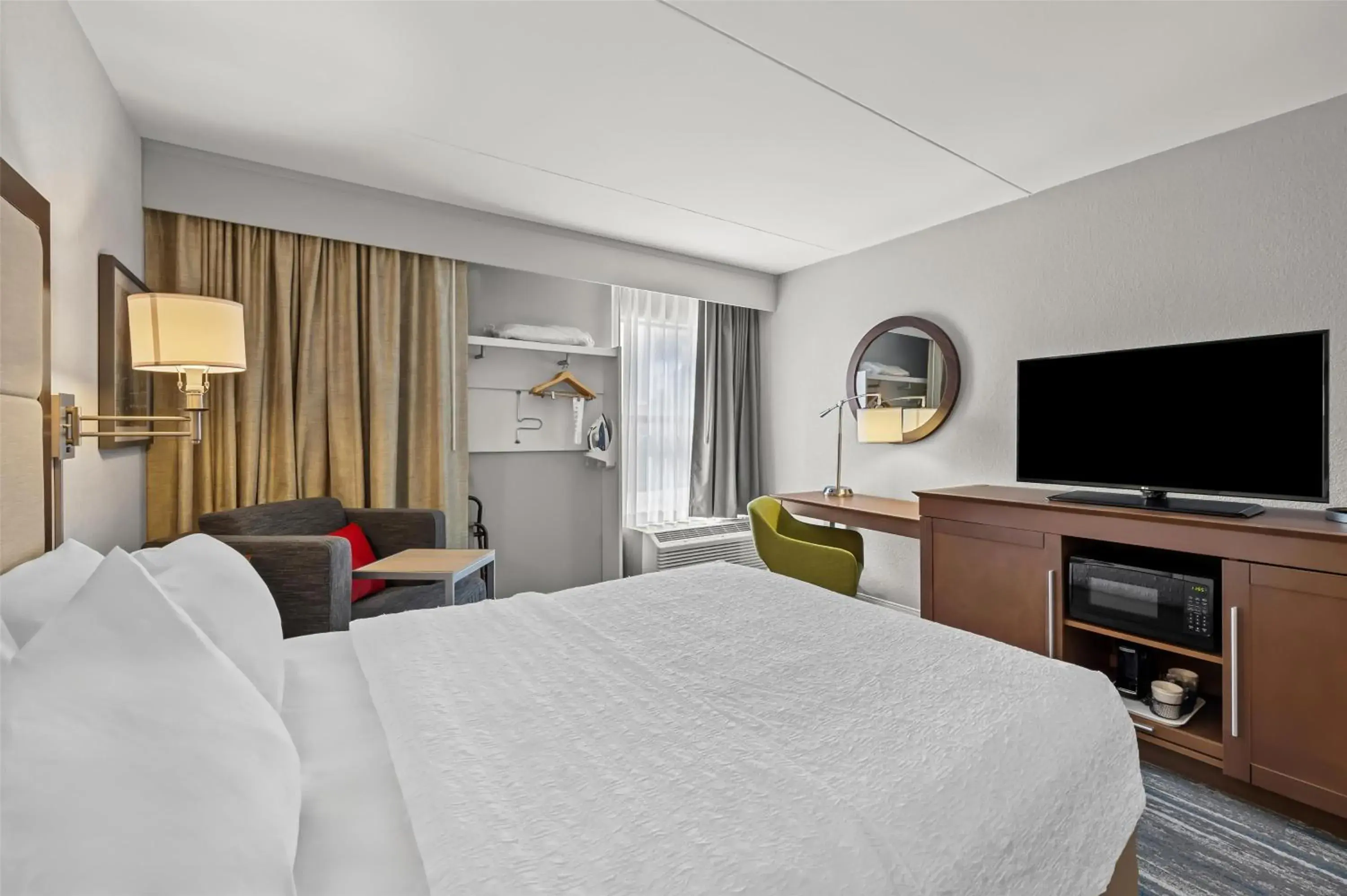 Queen Room with Roll-In Shower - Mobility Access/Non-Smoking in Hampton Inn Toledo-South/Maumee Queen Room with Roll-In Shower - Mobility Access/Non-Smoking in Hampton Inn Toledo-South/Maumee