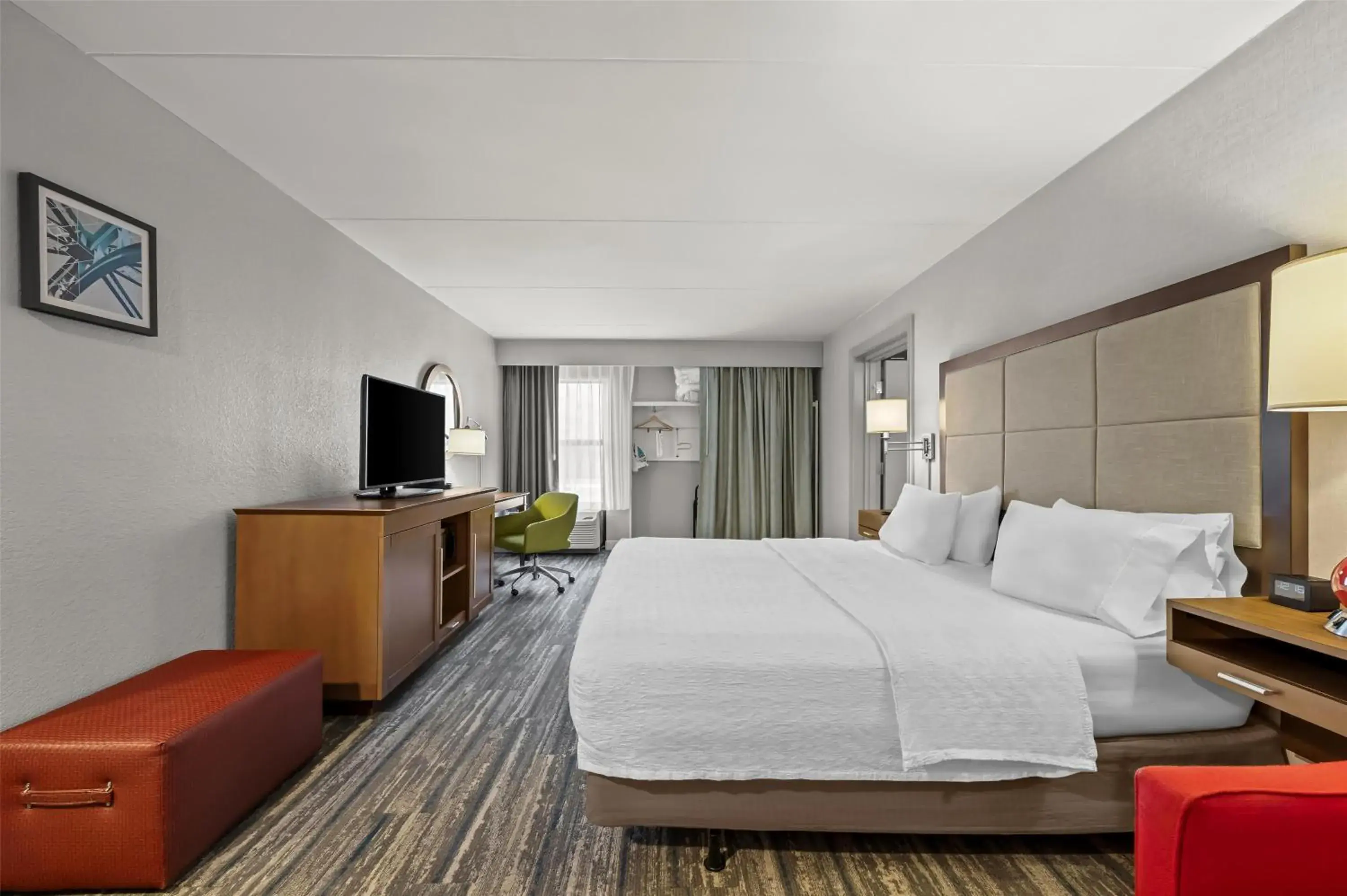 Bed in Hampton Inn Toledo-South/Maumee Bed in Hampton Inn Toledo-South/Maumee