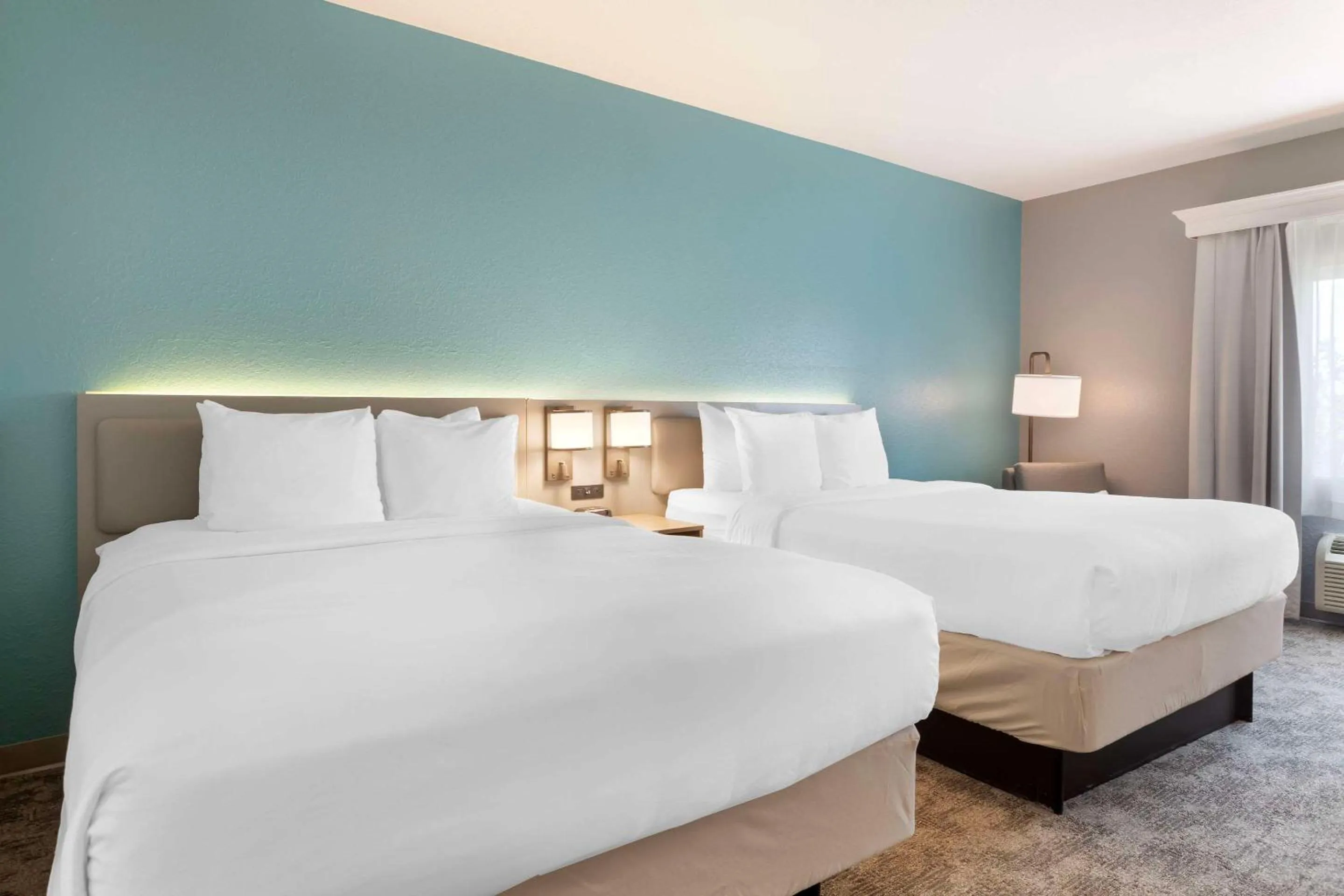 Bedroom, Bed in Comfort Inn & Suites Davenport - Quad Cities