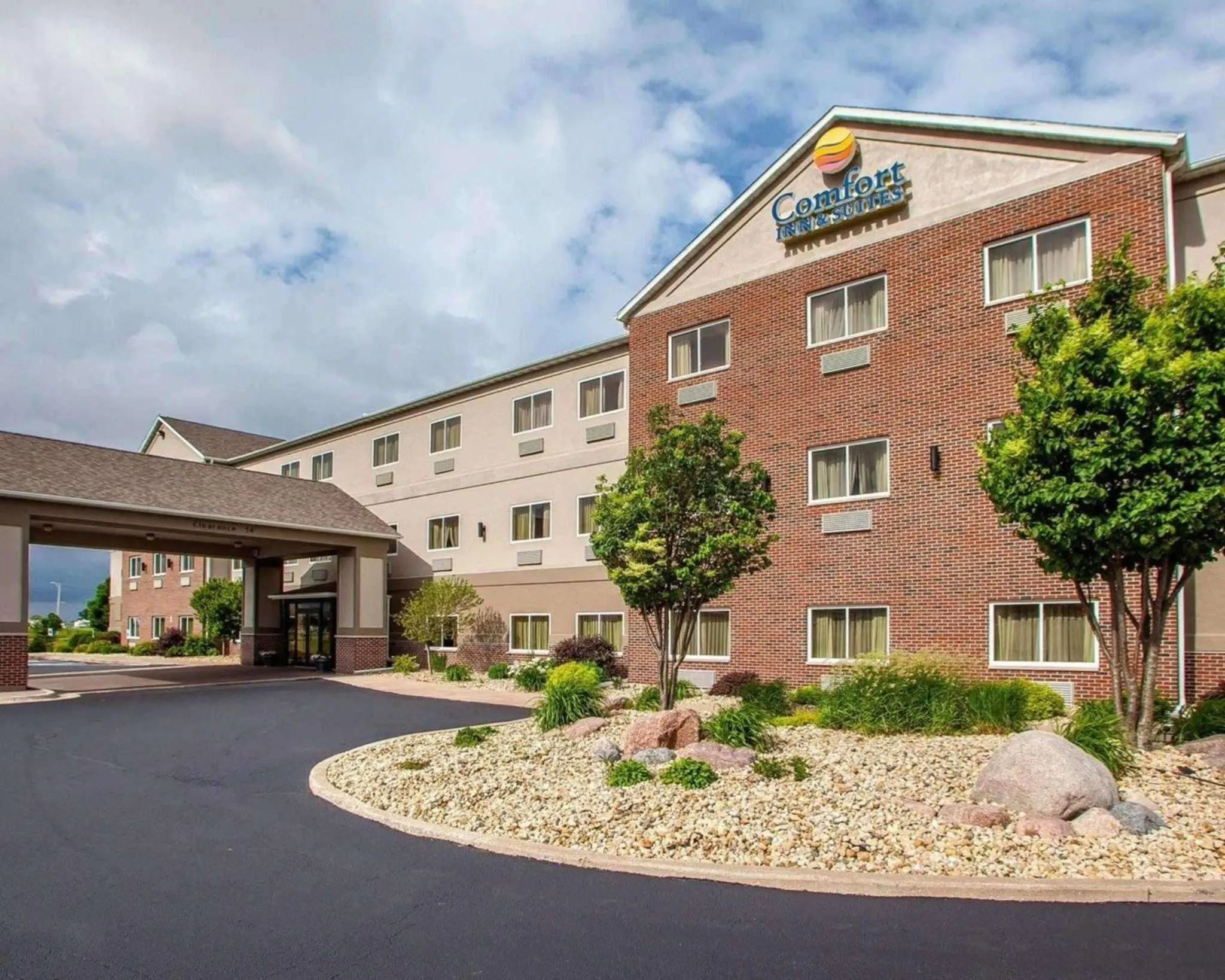 Property building in Comfort Inn & Suites Davenport - Quad Cities