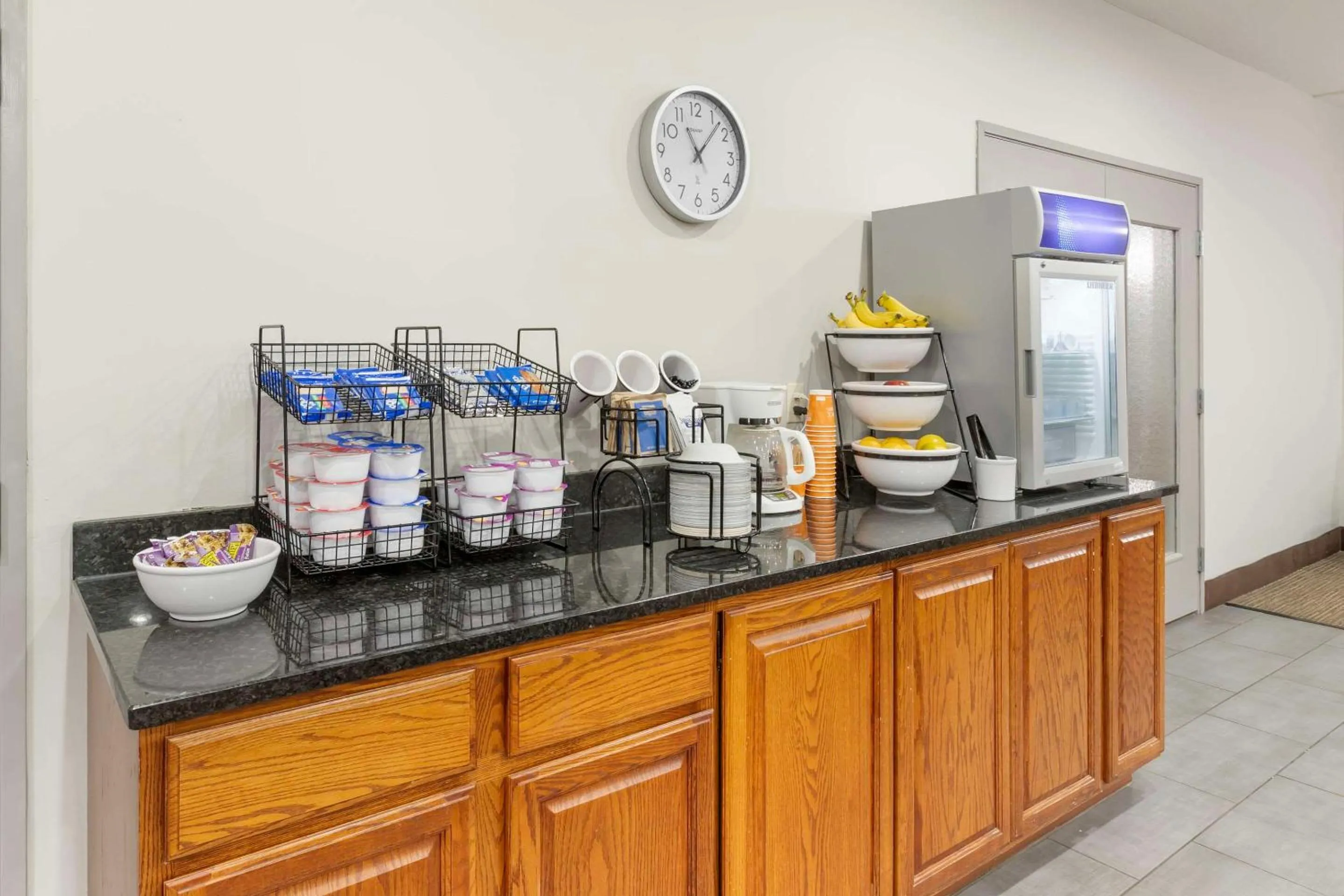 Breakfast in Comfort Inn & Suites Davenport - Quad Cities