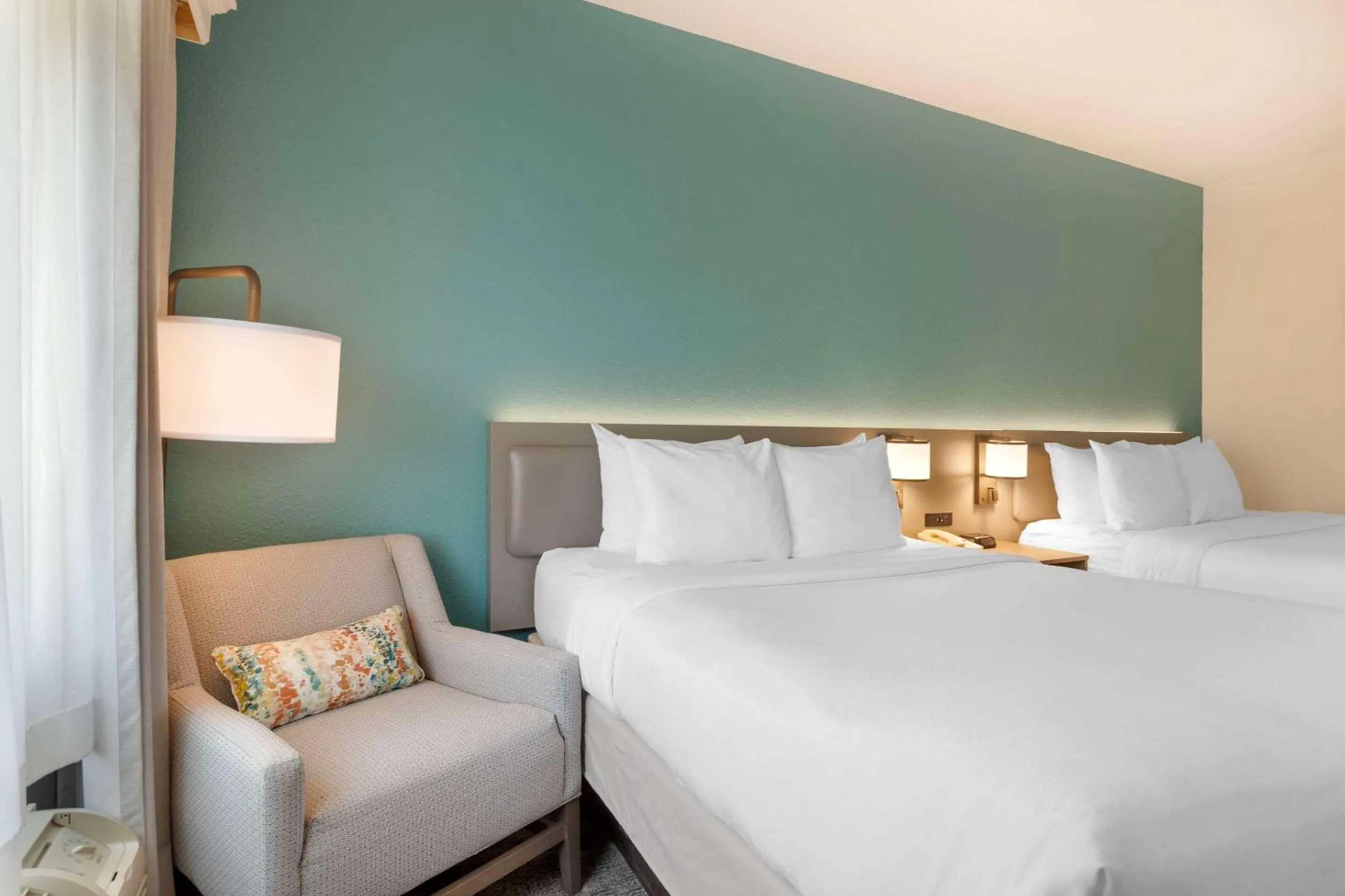 Bedroom, Bed in Comfort Inn & Suites Davenport - Quad Cities