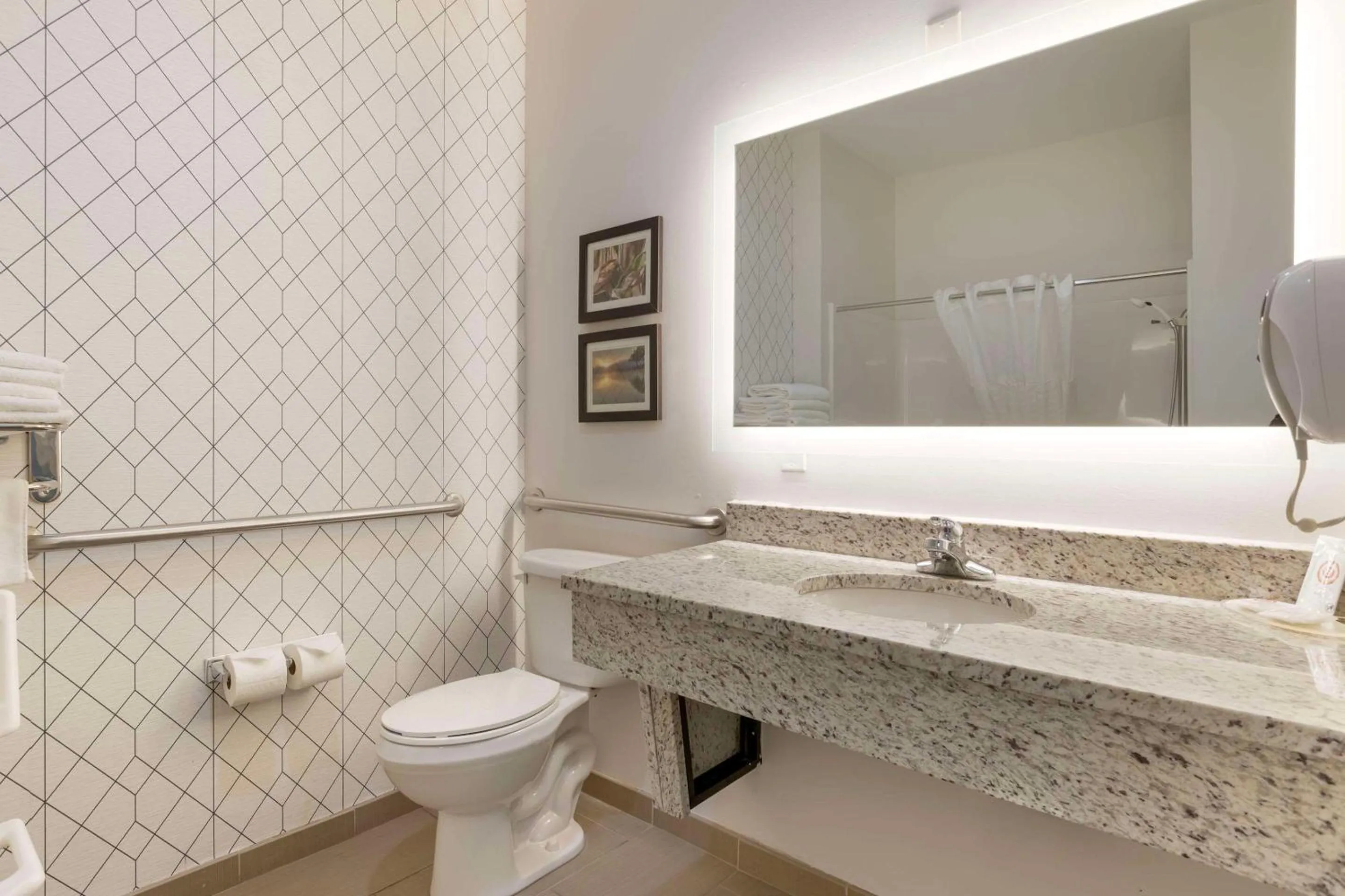 Bedroom in Comfort Inn & Suites Davenport - Quad Cities