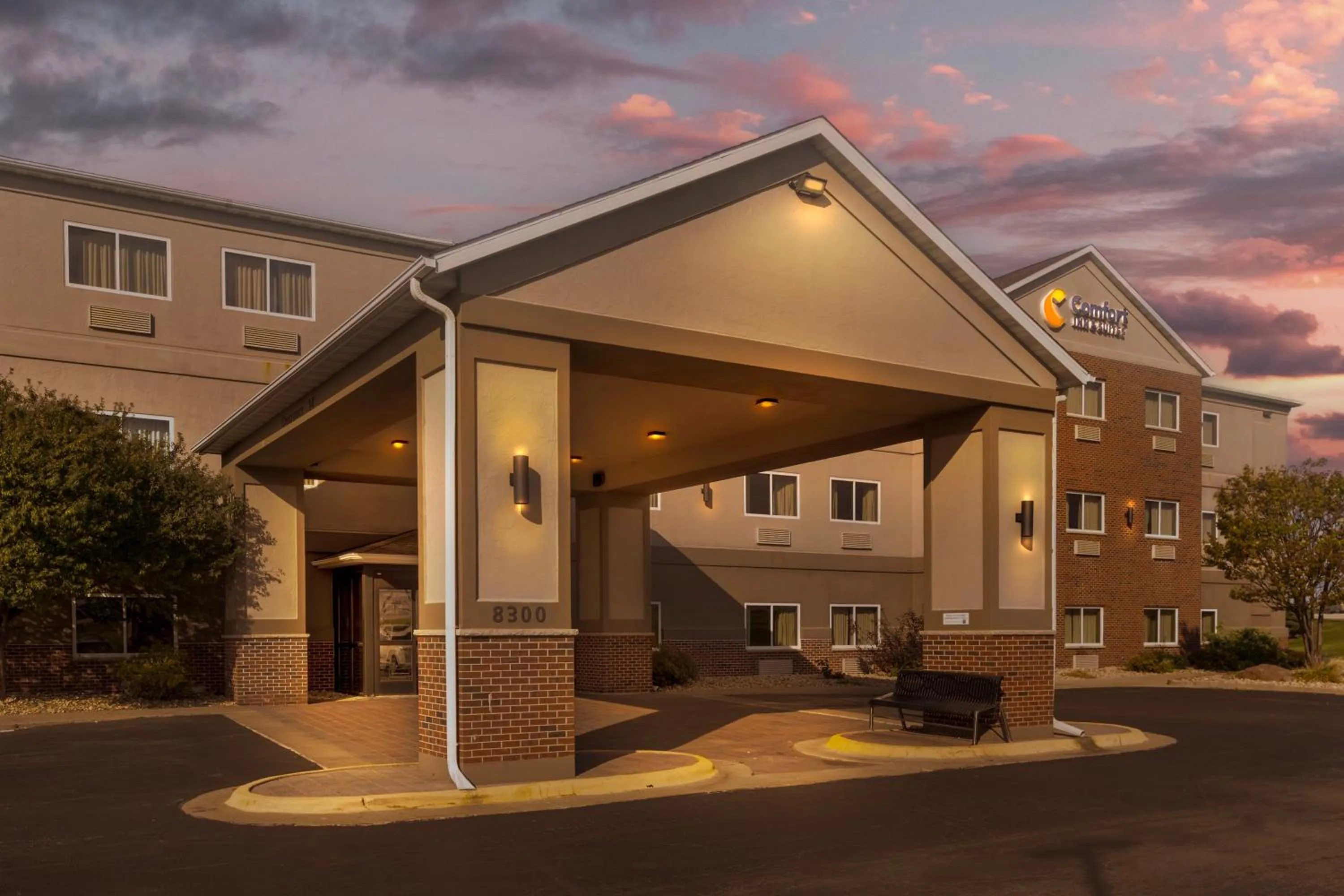 Property building in Comfort Inn & Suites Davenport - Quad Cities