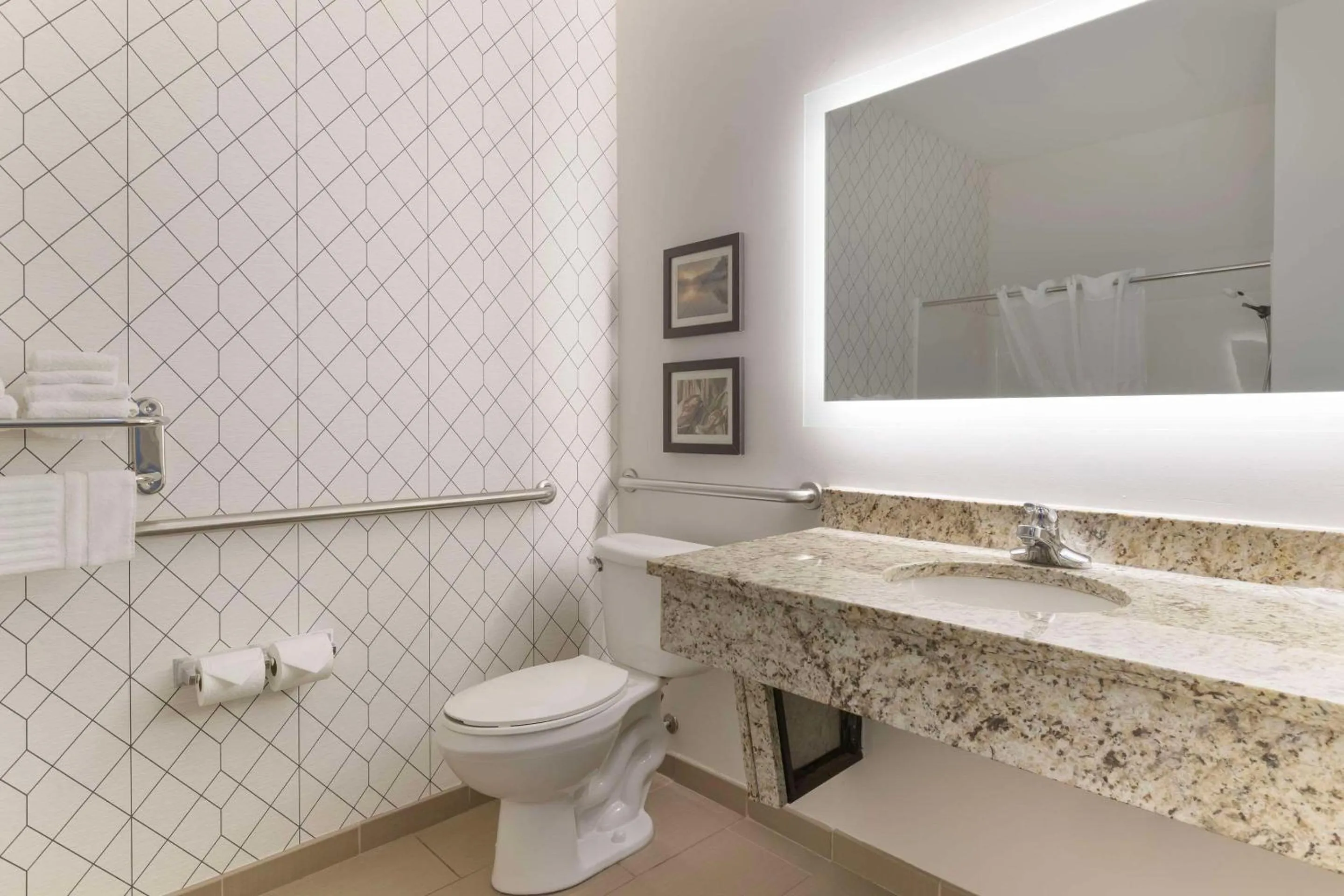 Bedroom in Comfort Inn & Suites Davenport - Quad Cities