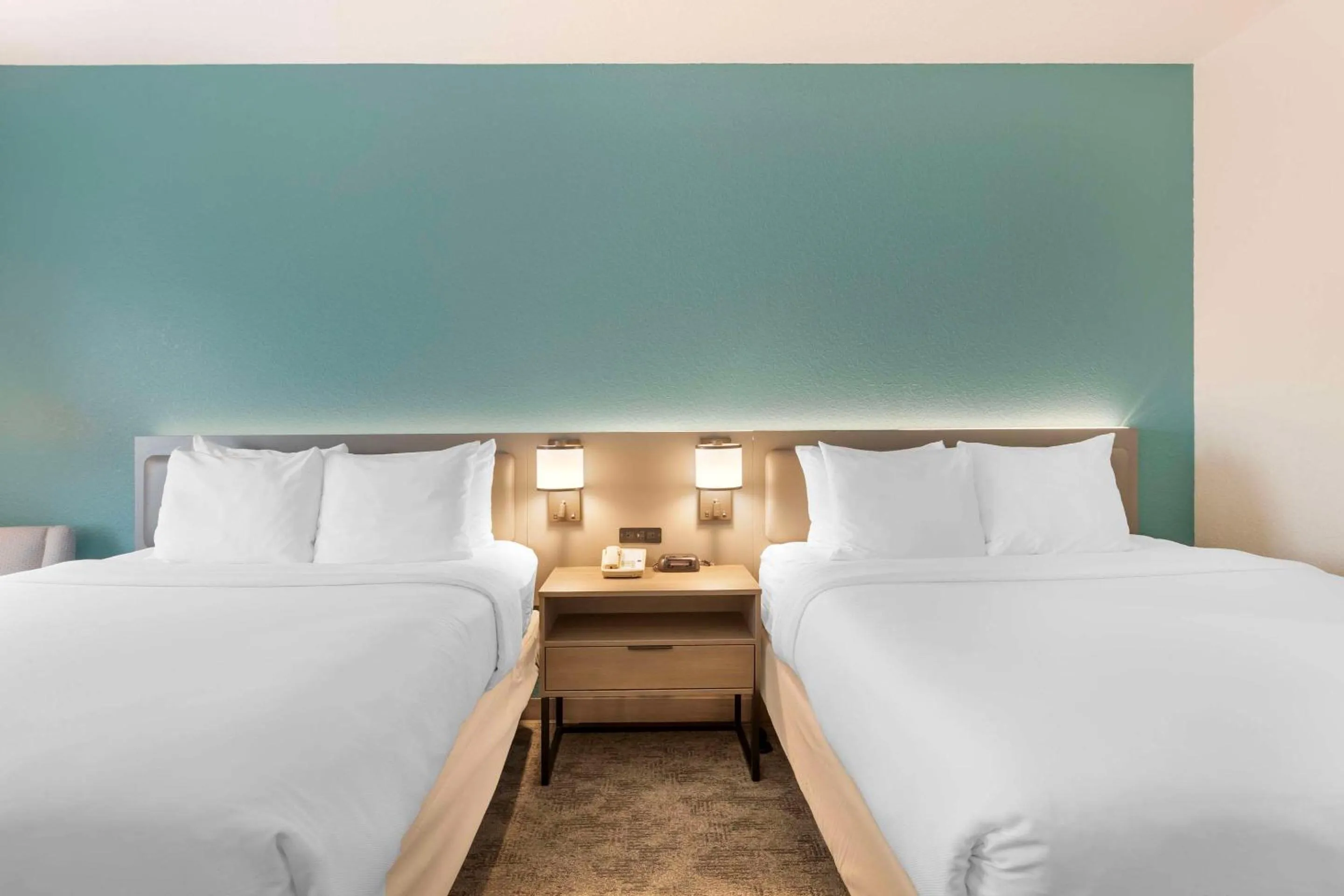 Bedroom, Bed in Comfort Inn & Suites Davenport - Quad Cities