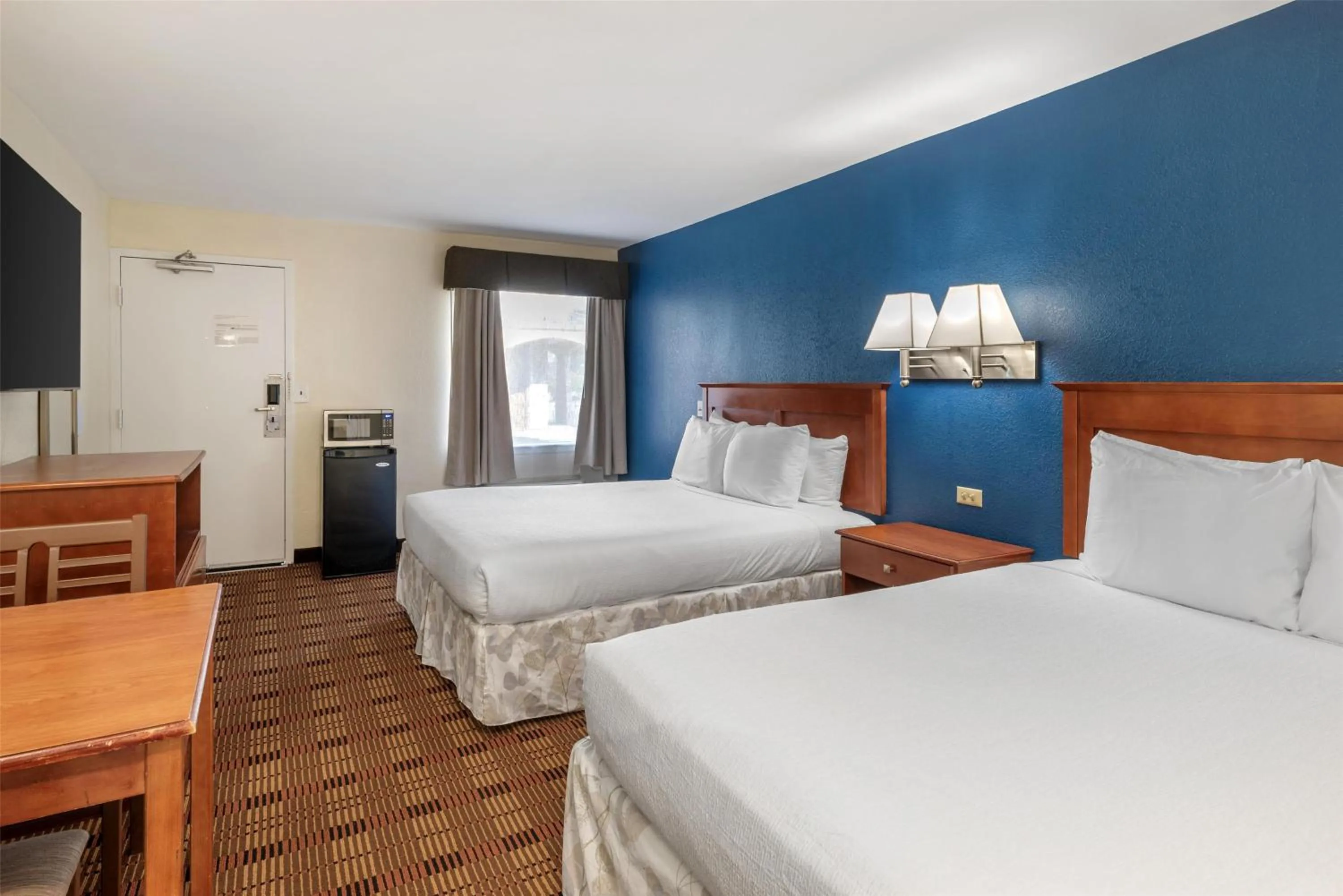 Bedroom, Bed in SureStay Hotel by Best Western East Brunswick