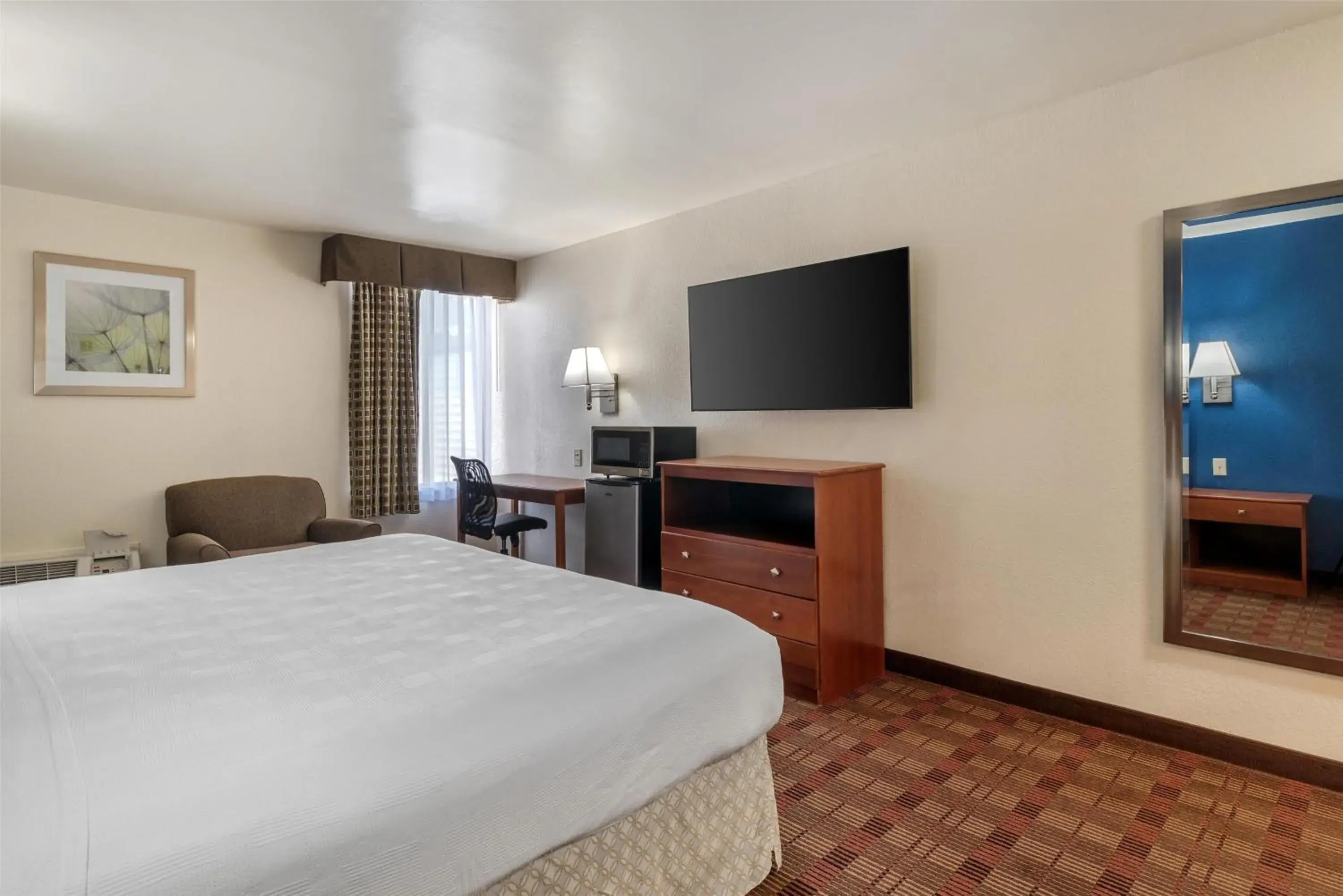 Bedroom, Bed in SureStay Hotel by Best Western East Brunswick Bedroom, Bed in SureStay Hotel by Best Western East Brunswick