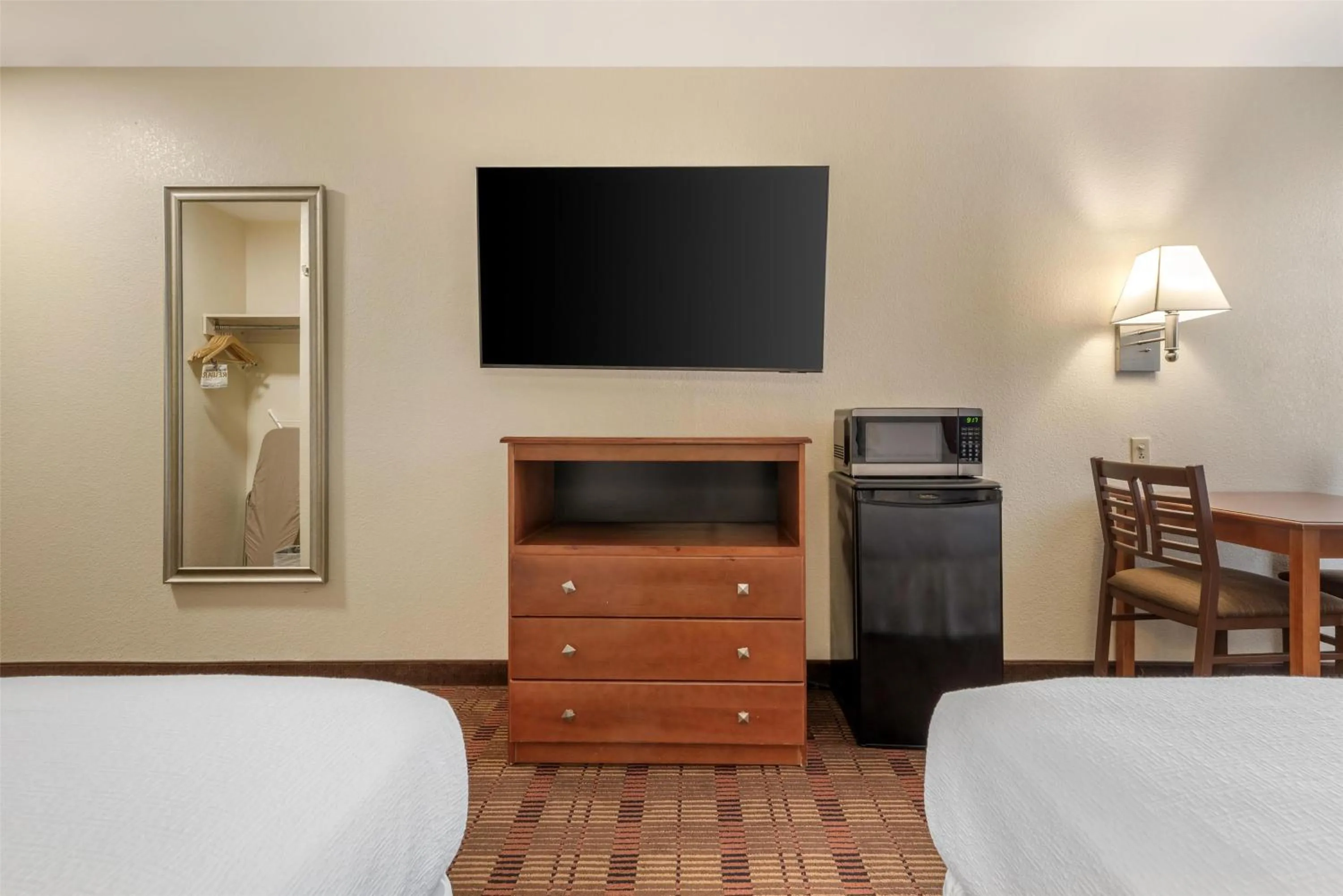 Bedroom, Bed in SureStay Hotel by Best Western East Brunswick