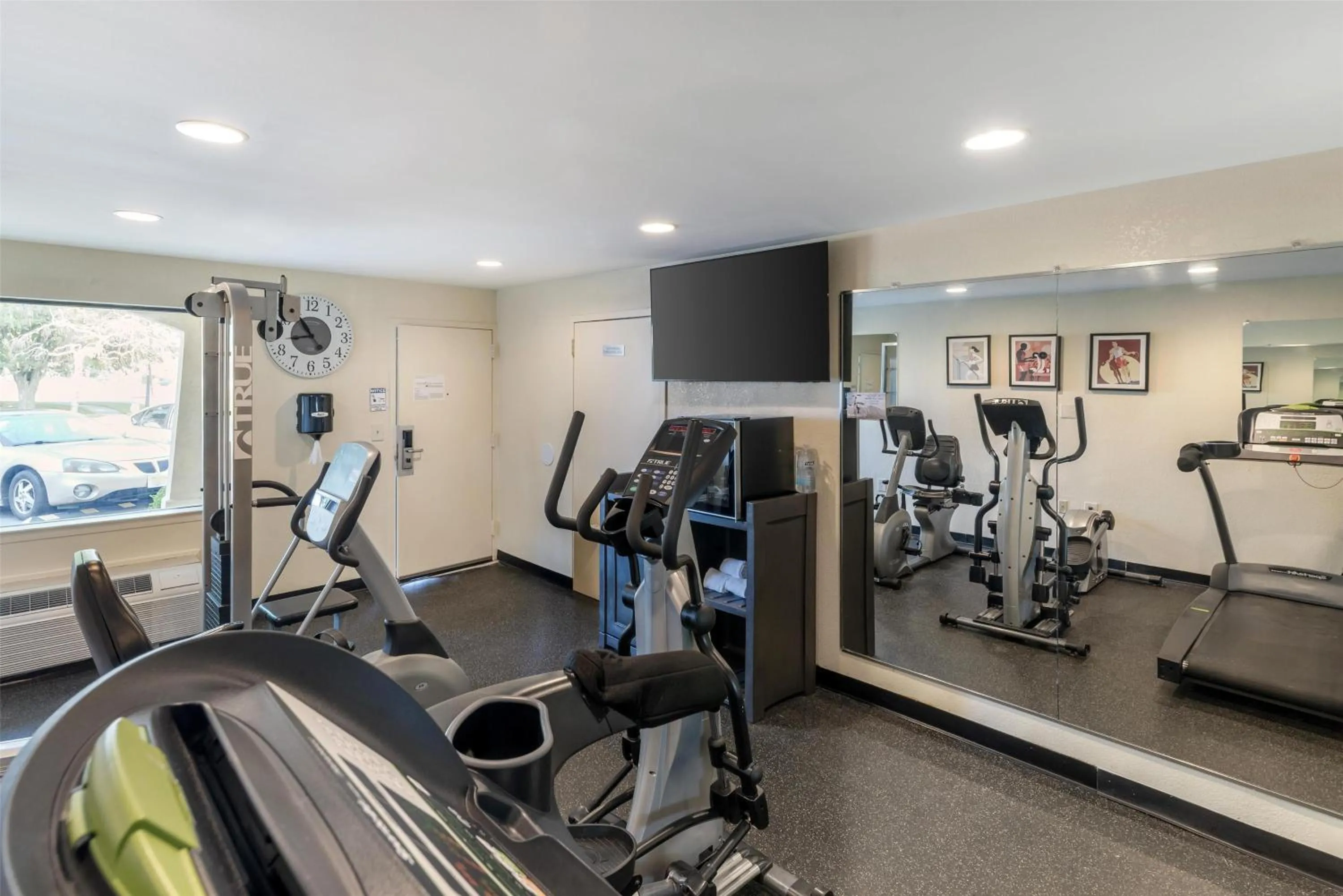 Fitness centre/facilities in SureStay Hotel by Best Western East Brunswick