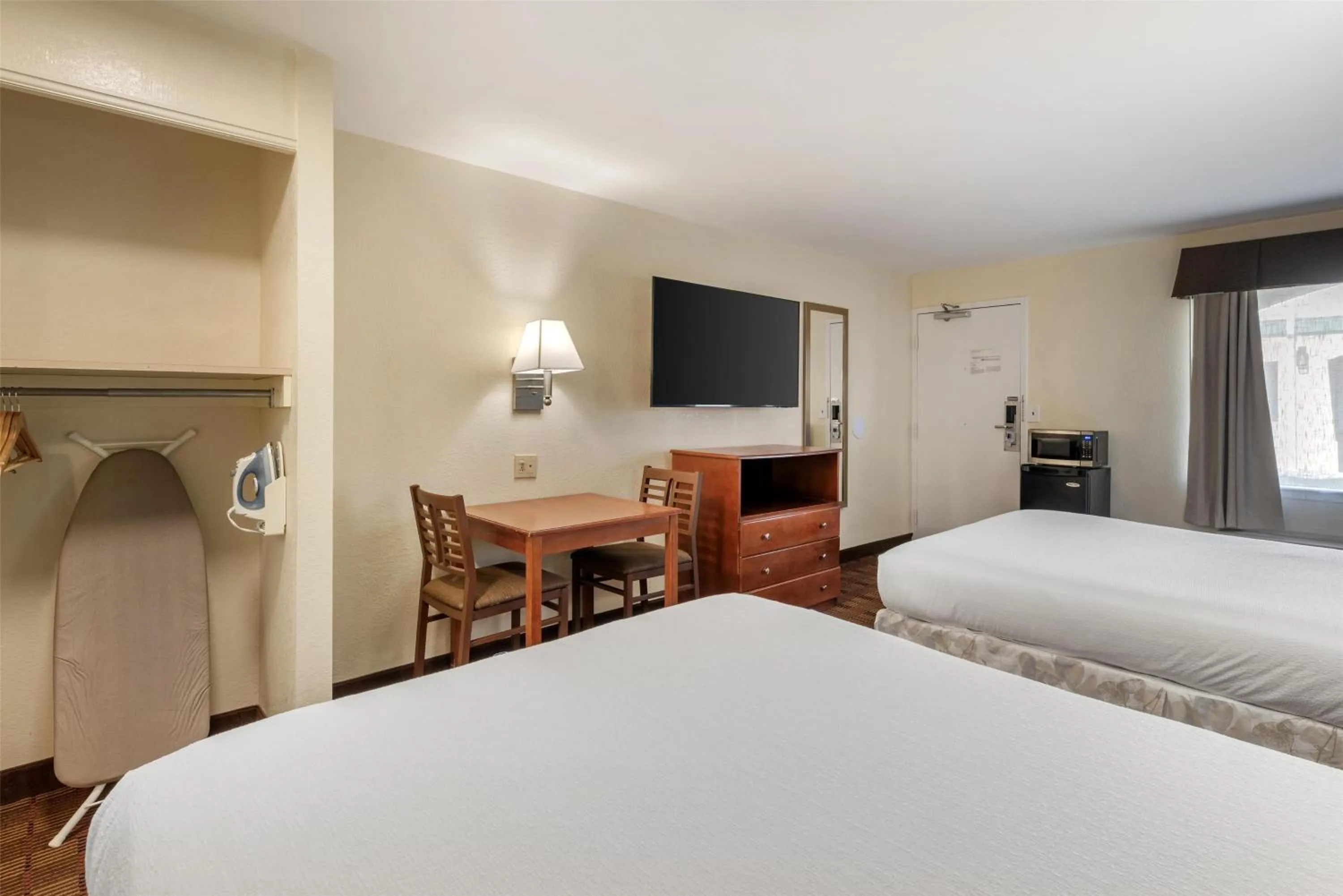 Bedroom, Bed in SureStay Hotel by Best Western East Brunswick