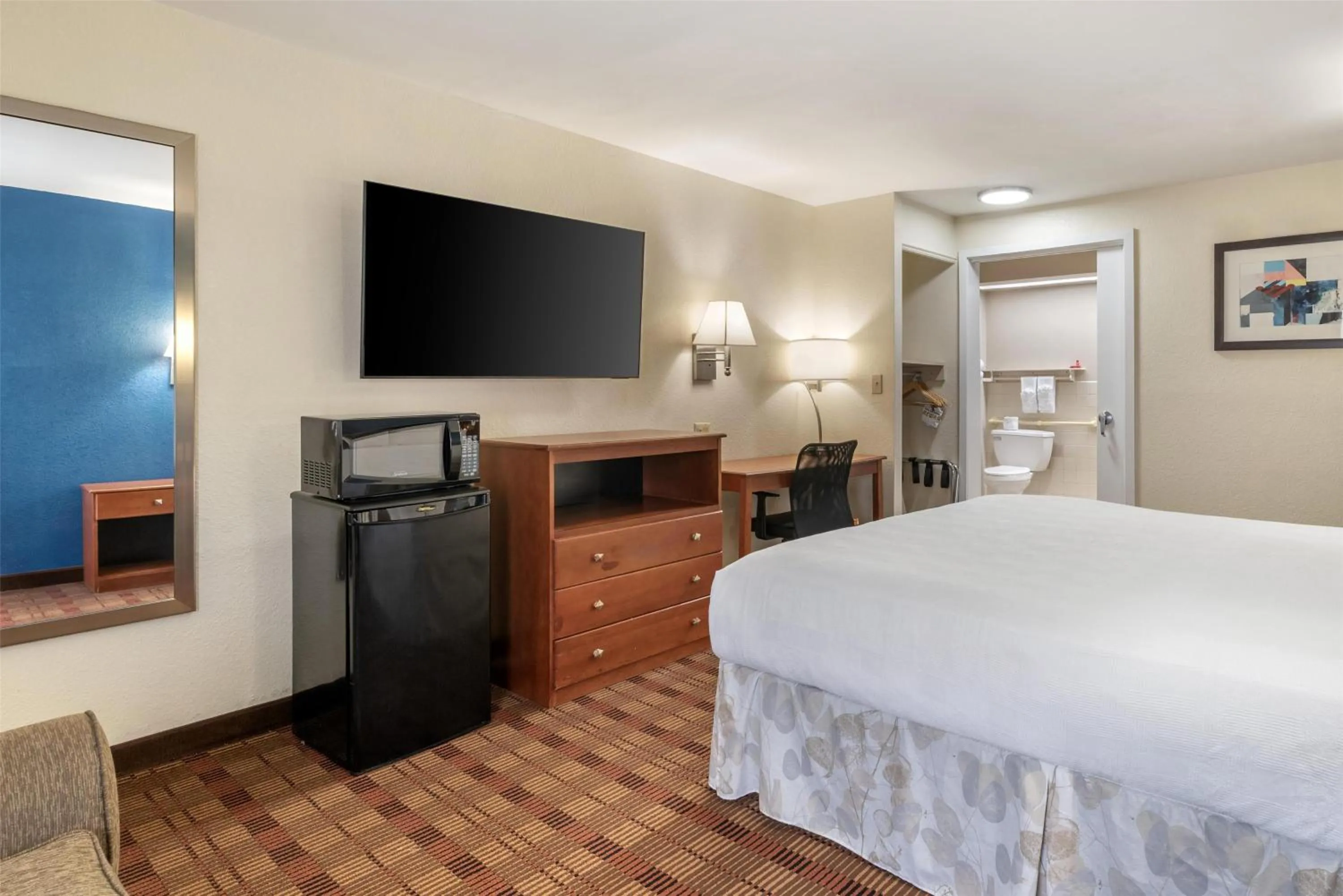 Bedroom, Bed in SureStay Hotel by Best Western East Brunswick