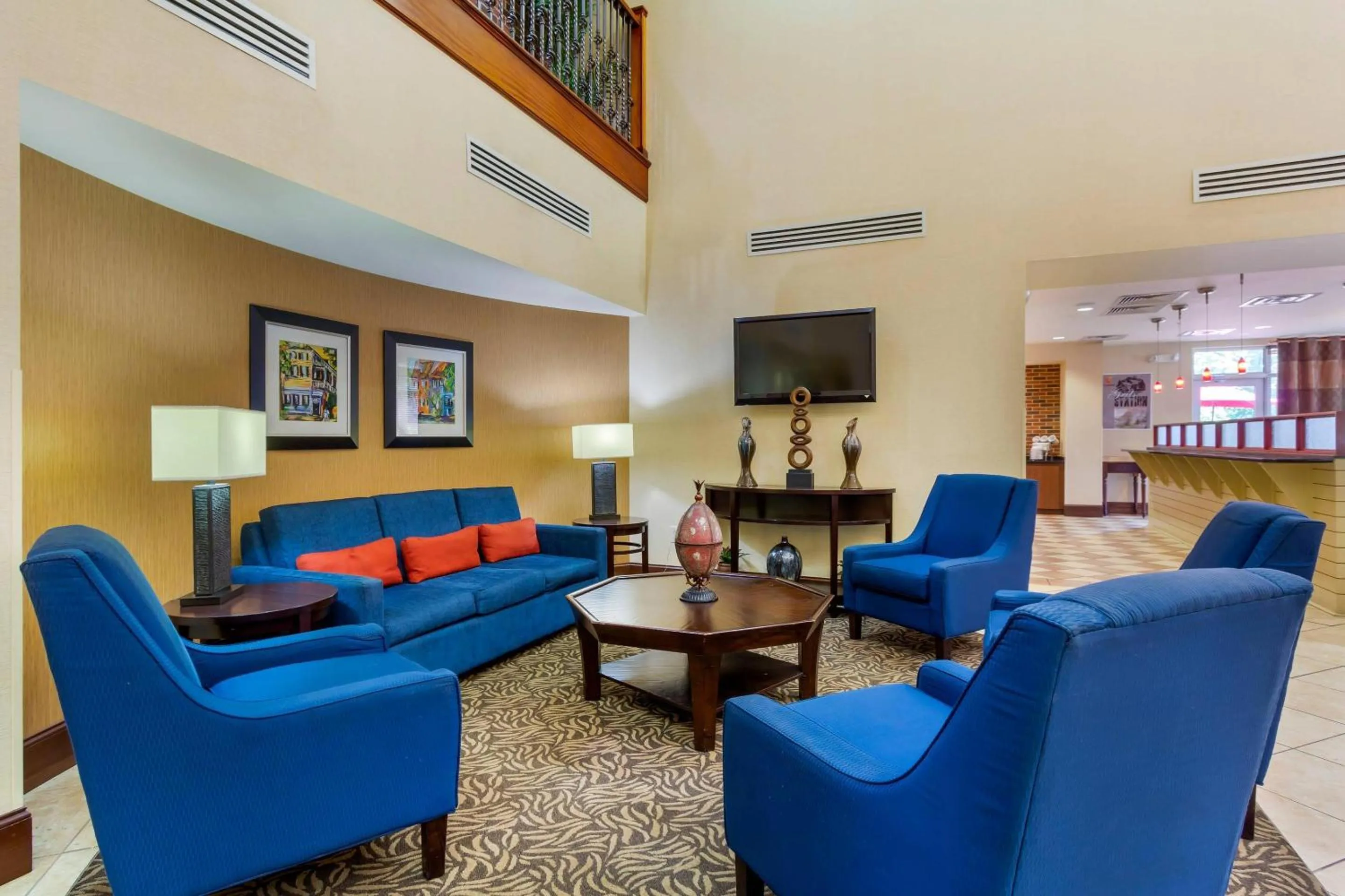 Lobby or reception in Comfort Suites Charleston West Ashley