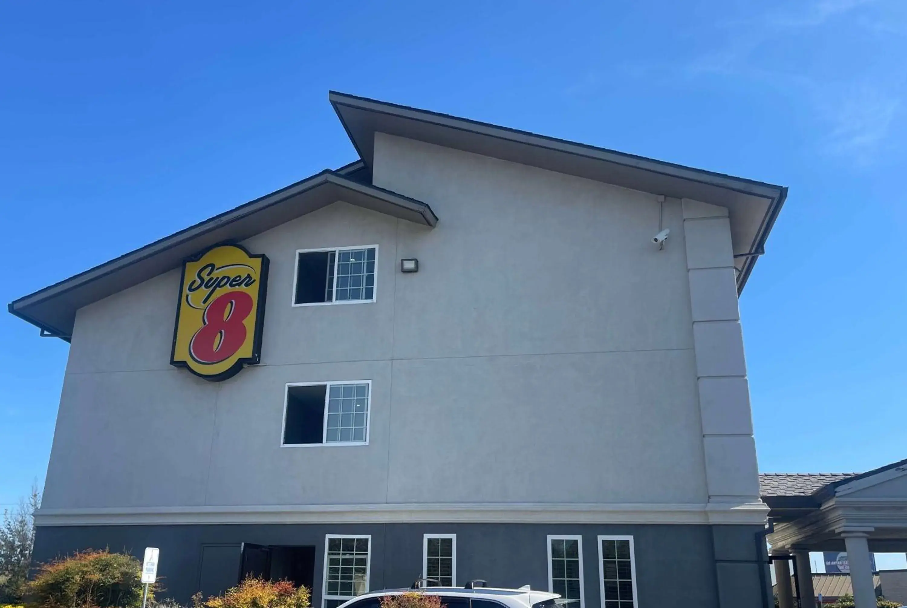 Property building in Super 8 by Wyndham Sacramento/Florin Rd Property building in Super 8 by Wyndham Sacramento/Florin Rd