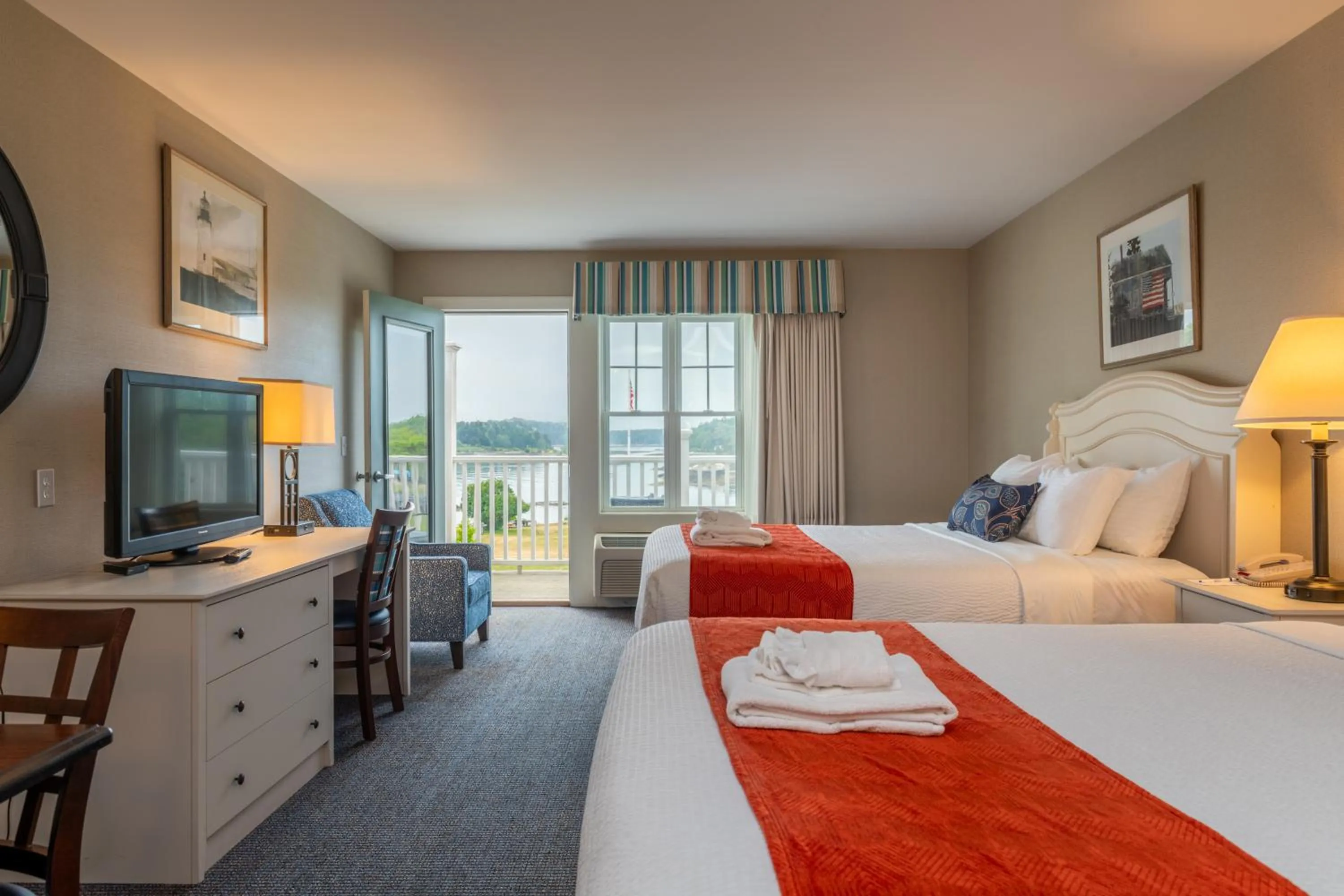 Bed in Sebasco Harbor Resort & Golf Club