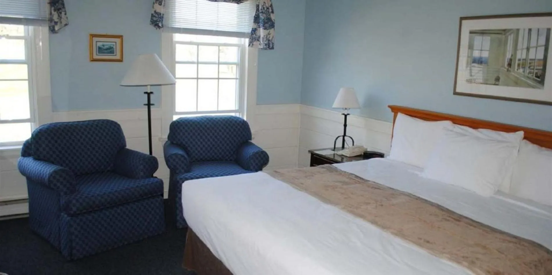 Bed in Sebasco Harbor Resort & Golf Club