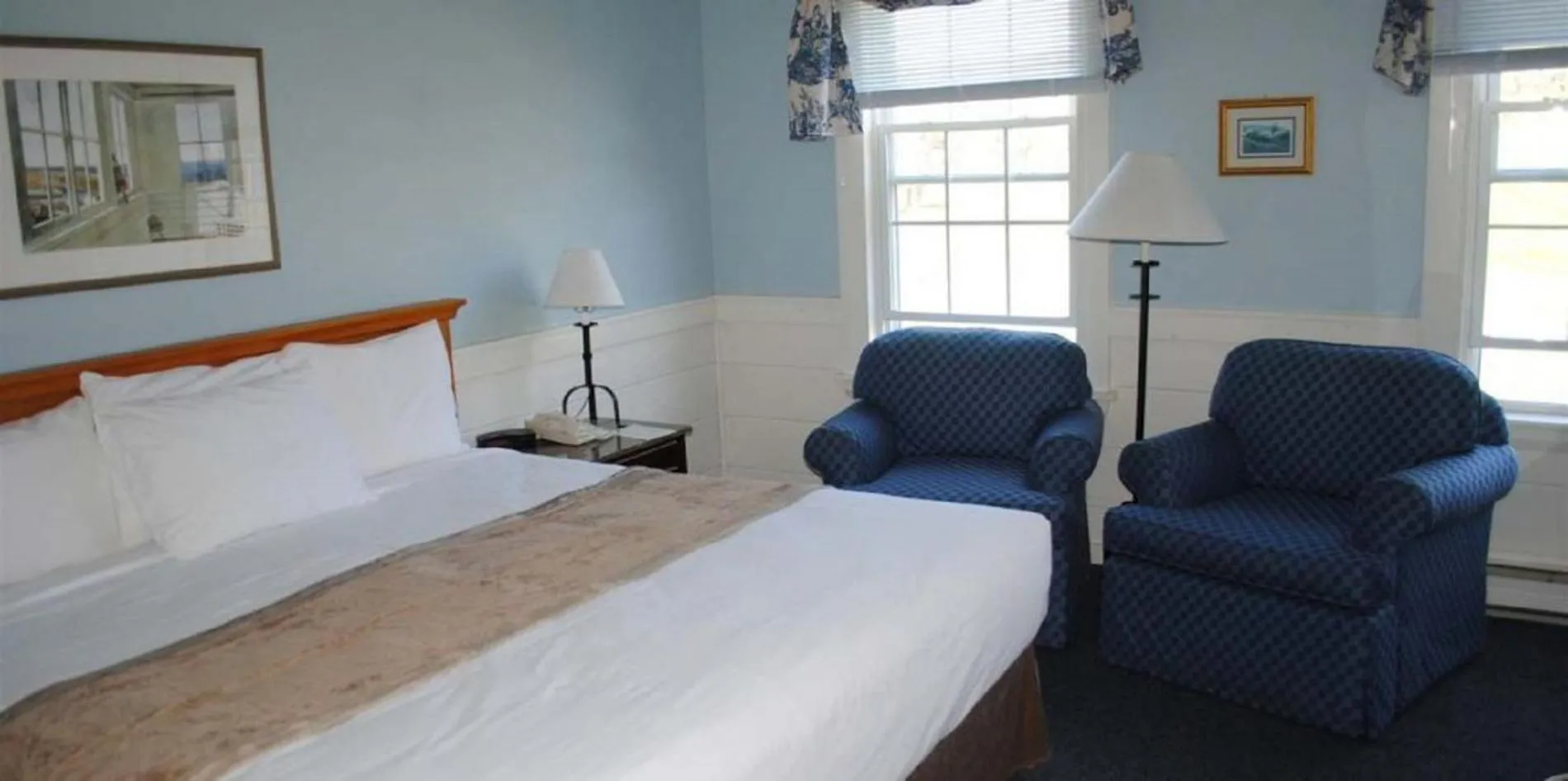 Bed in Sebasco Harbor Resort & Golf Club