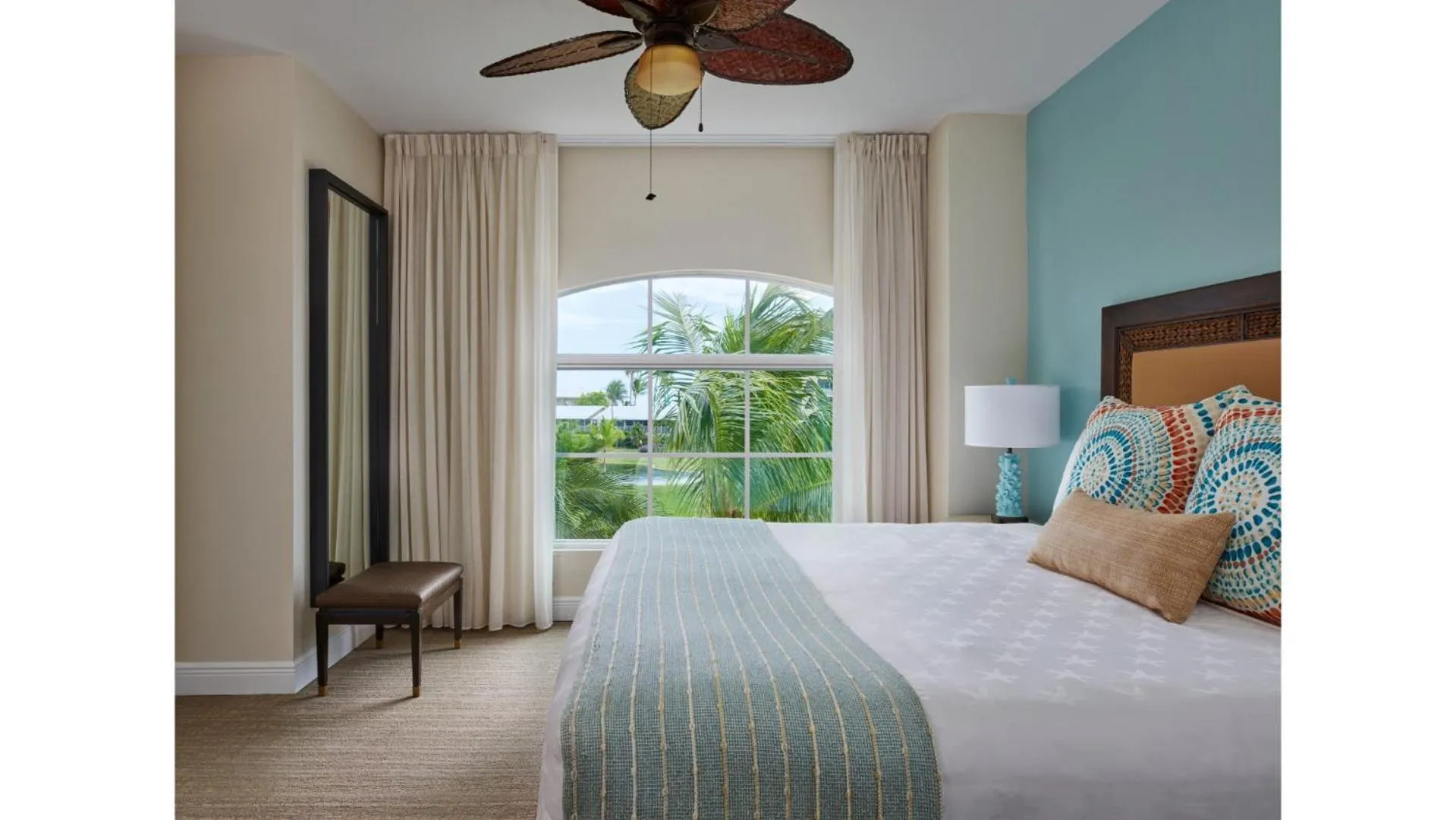 Photo of the whole room, Bed in Cheeca Lodge & Spa