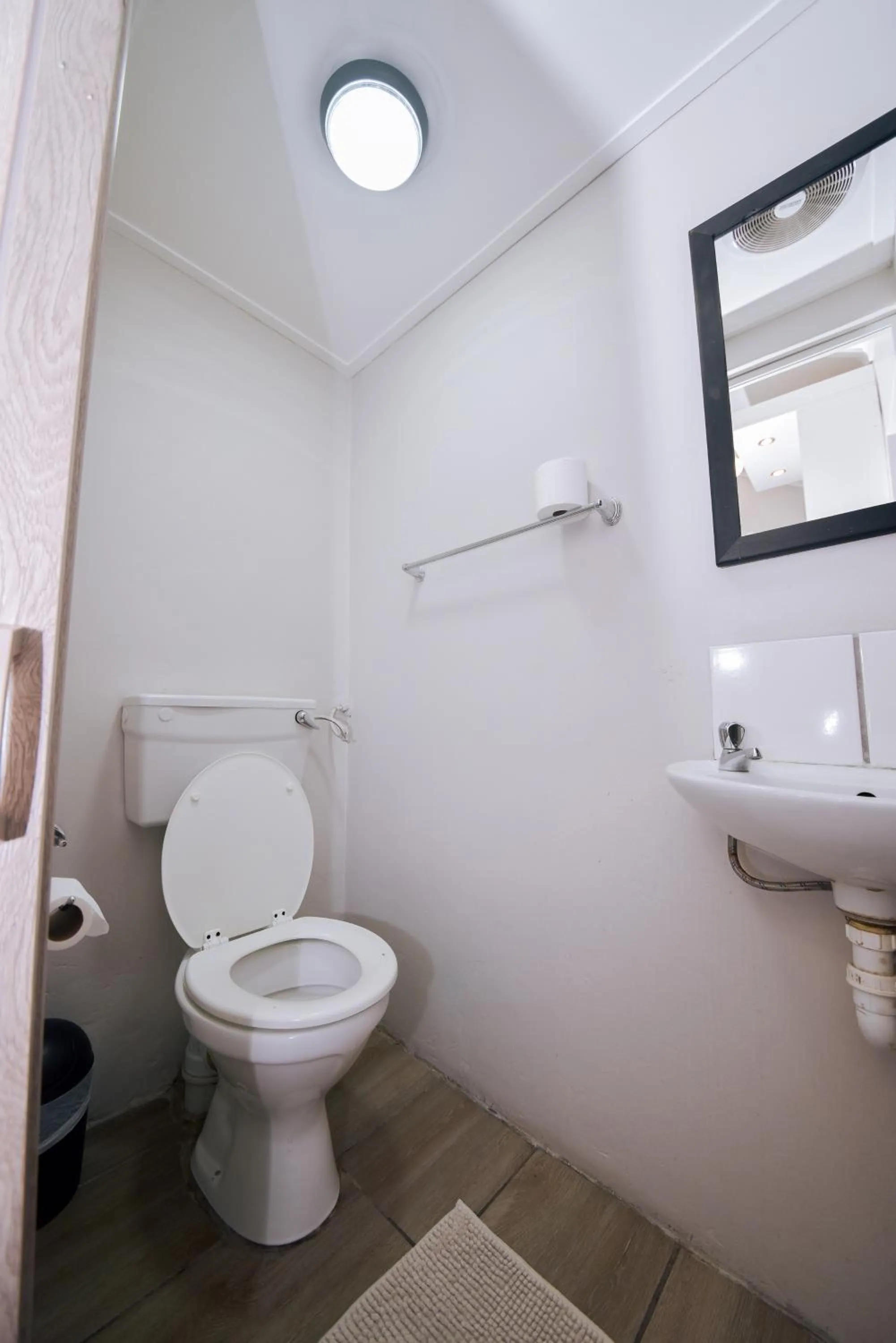 Toilet in Luxury Backpackers