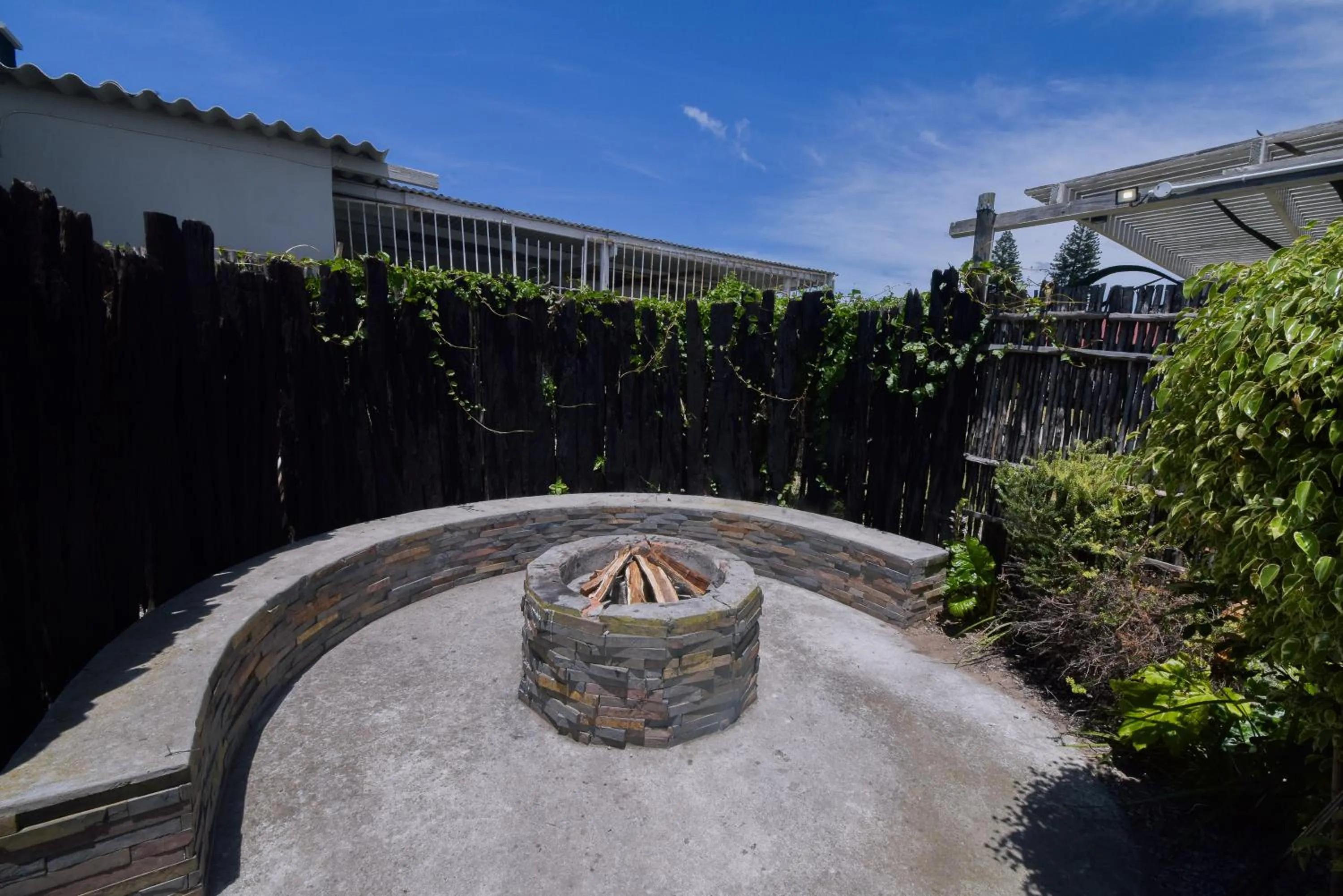 BBQ facilities in Luxury Backpackers