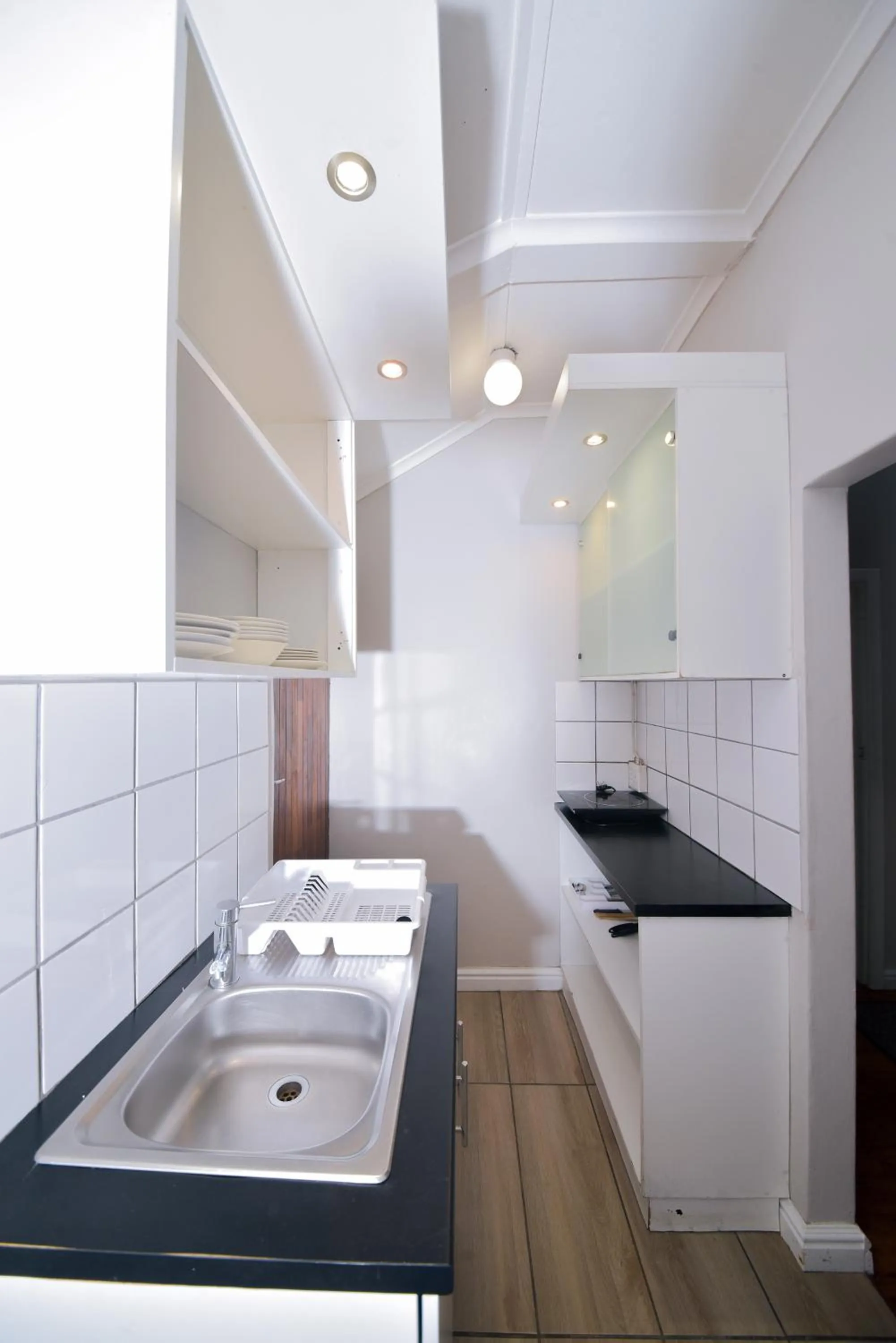 Communal kitchen in Luxury Backpackers