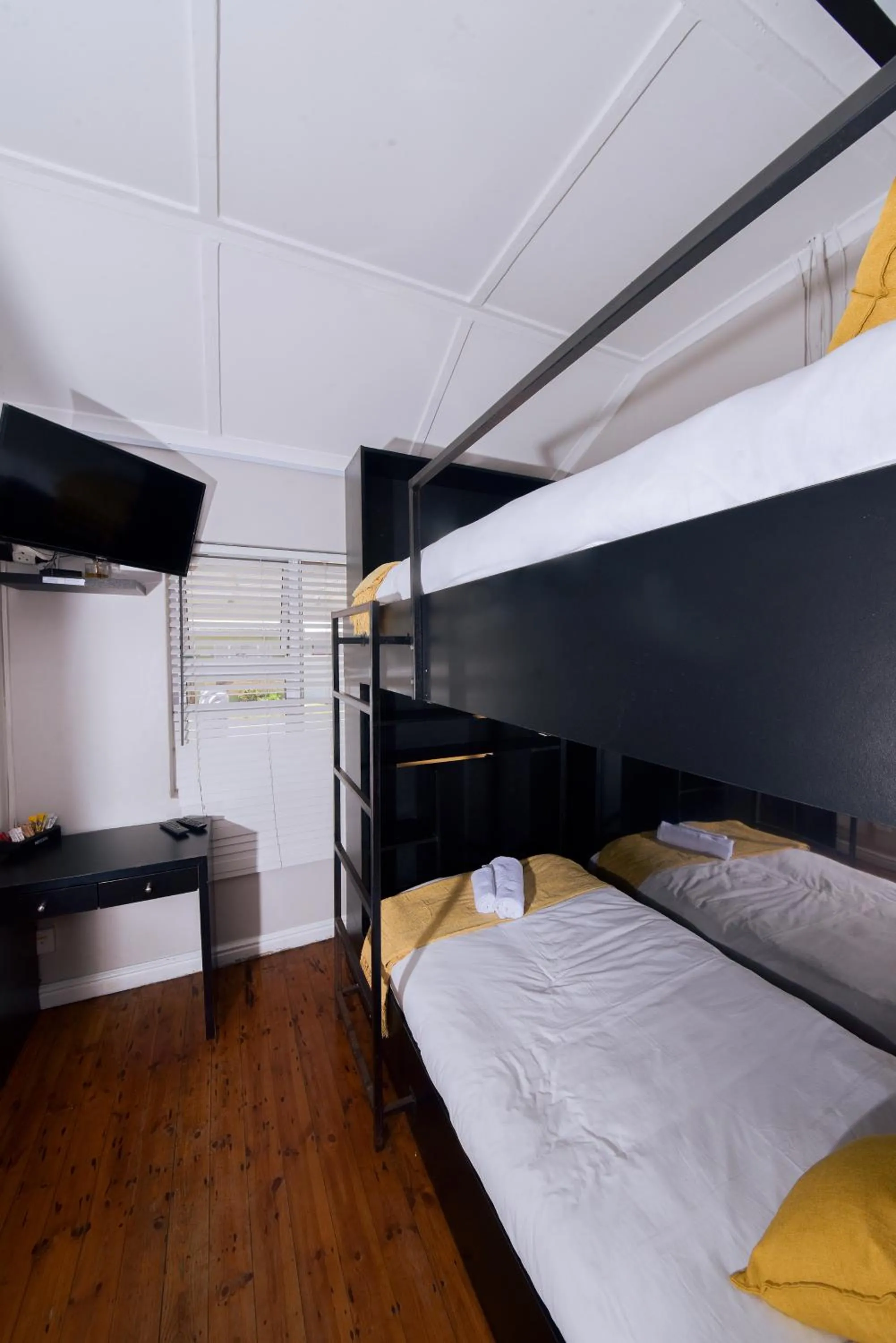 bunk bed, Bed in Luxury Backpackers