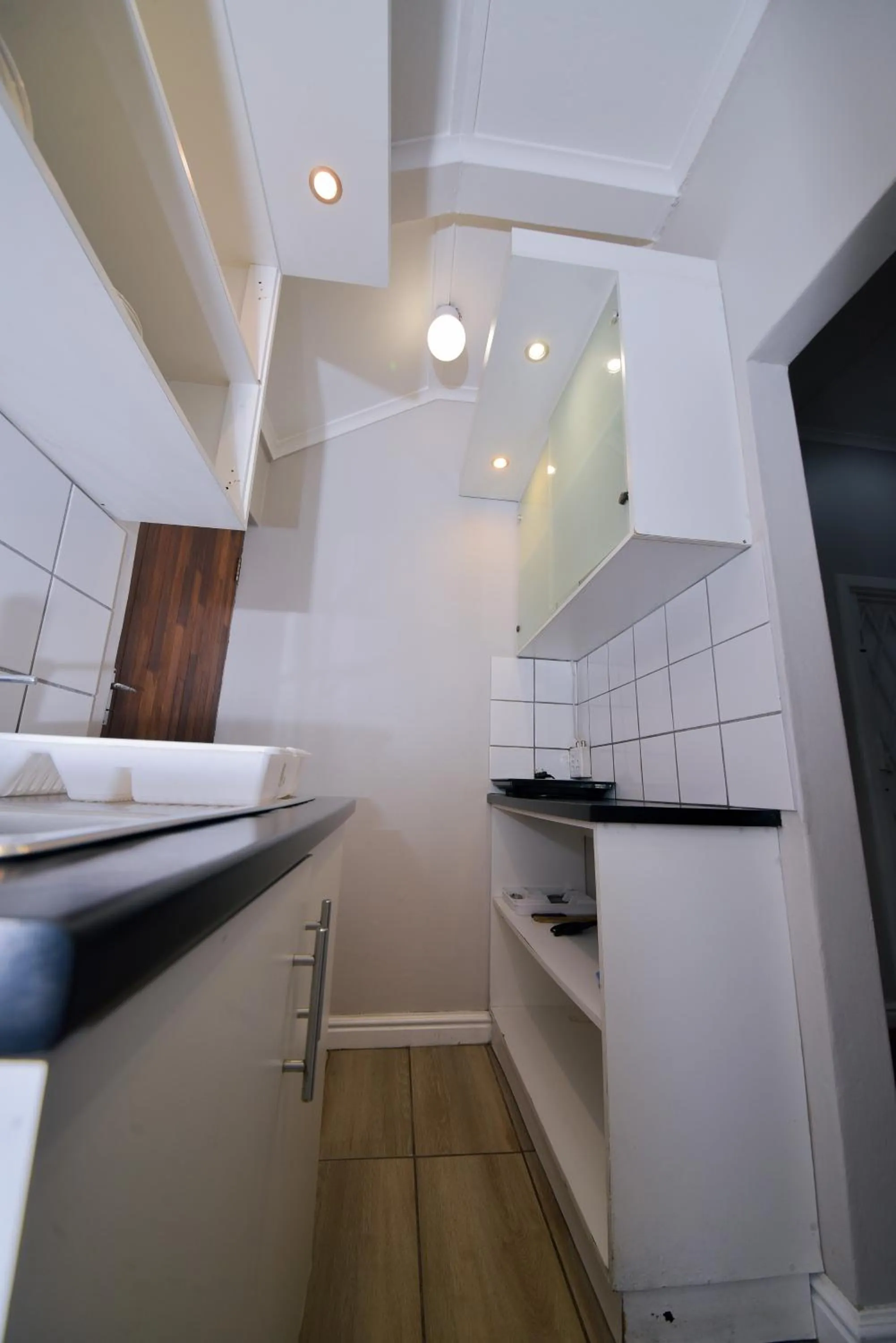 Communal kitchen in Luxury Backpackers
