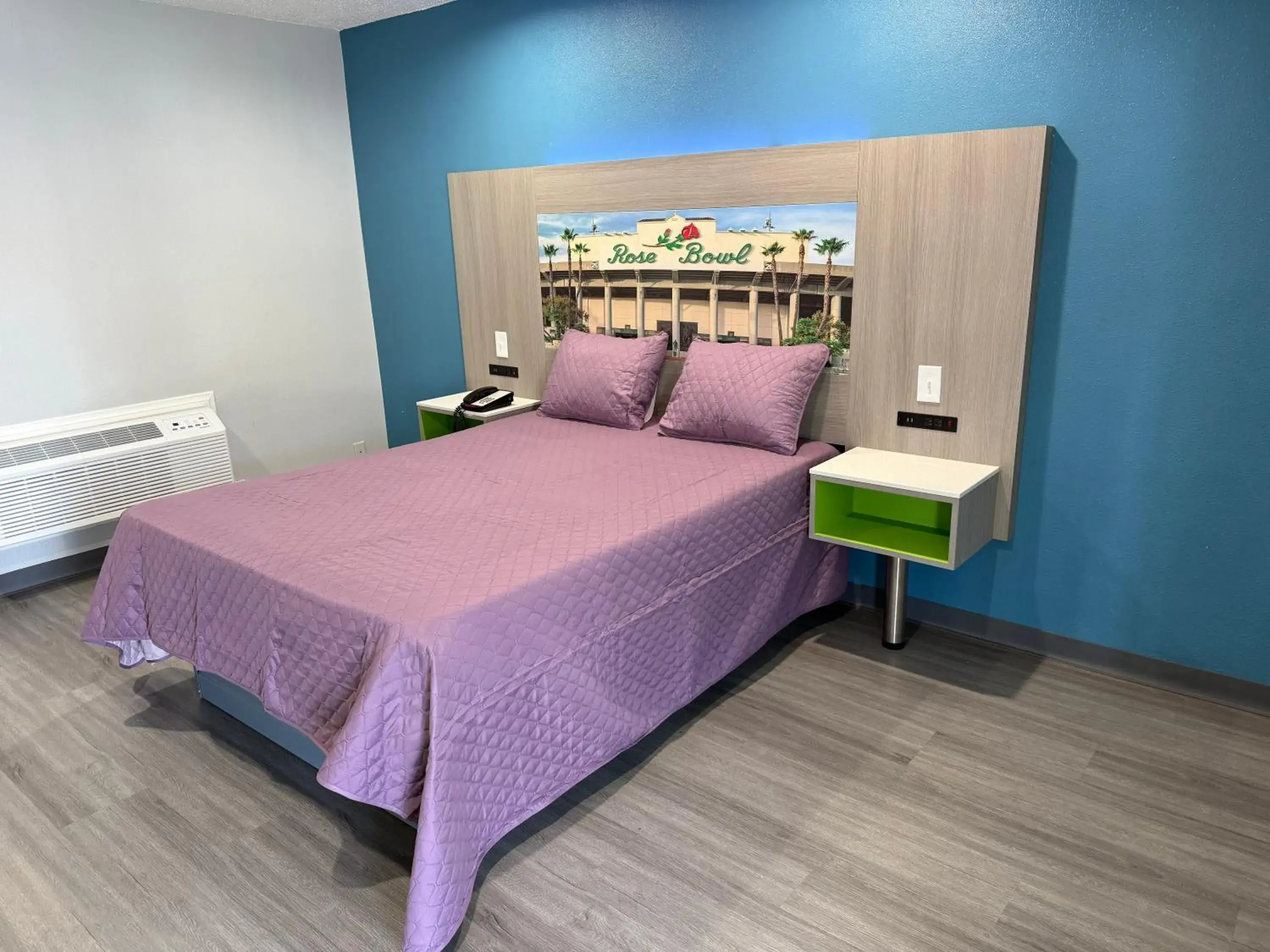 Bed in Hi-Way Host Motel Bed in Hi-Way Host Motel