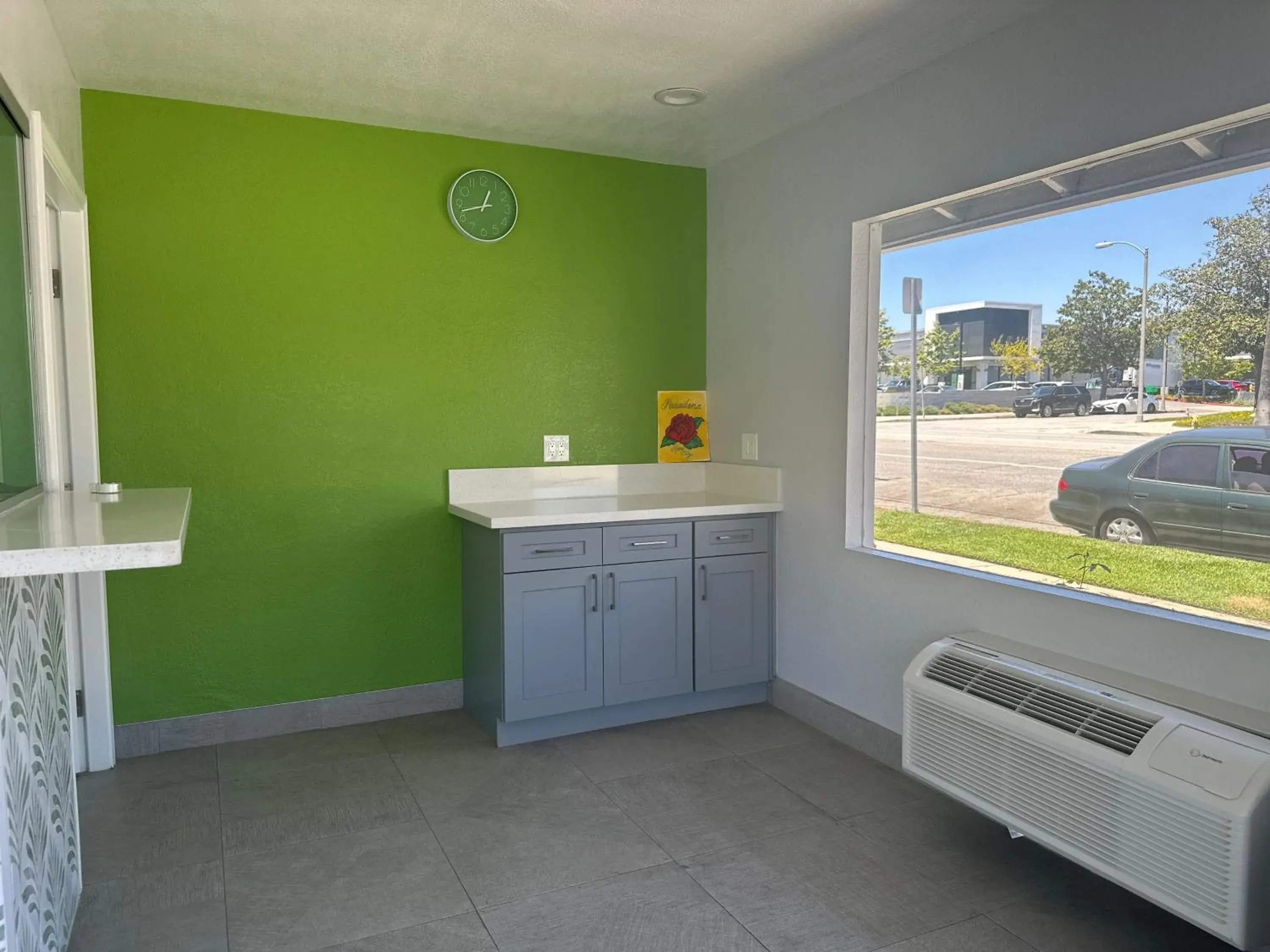 Property building in Hi-Way Host Motel Property building in Hi-Way Host Motel