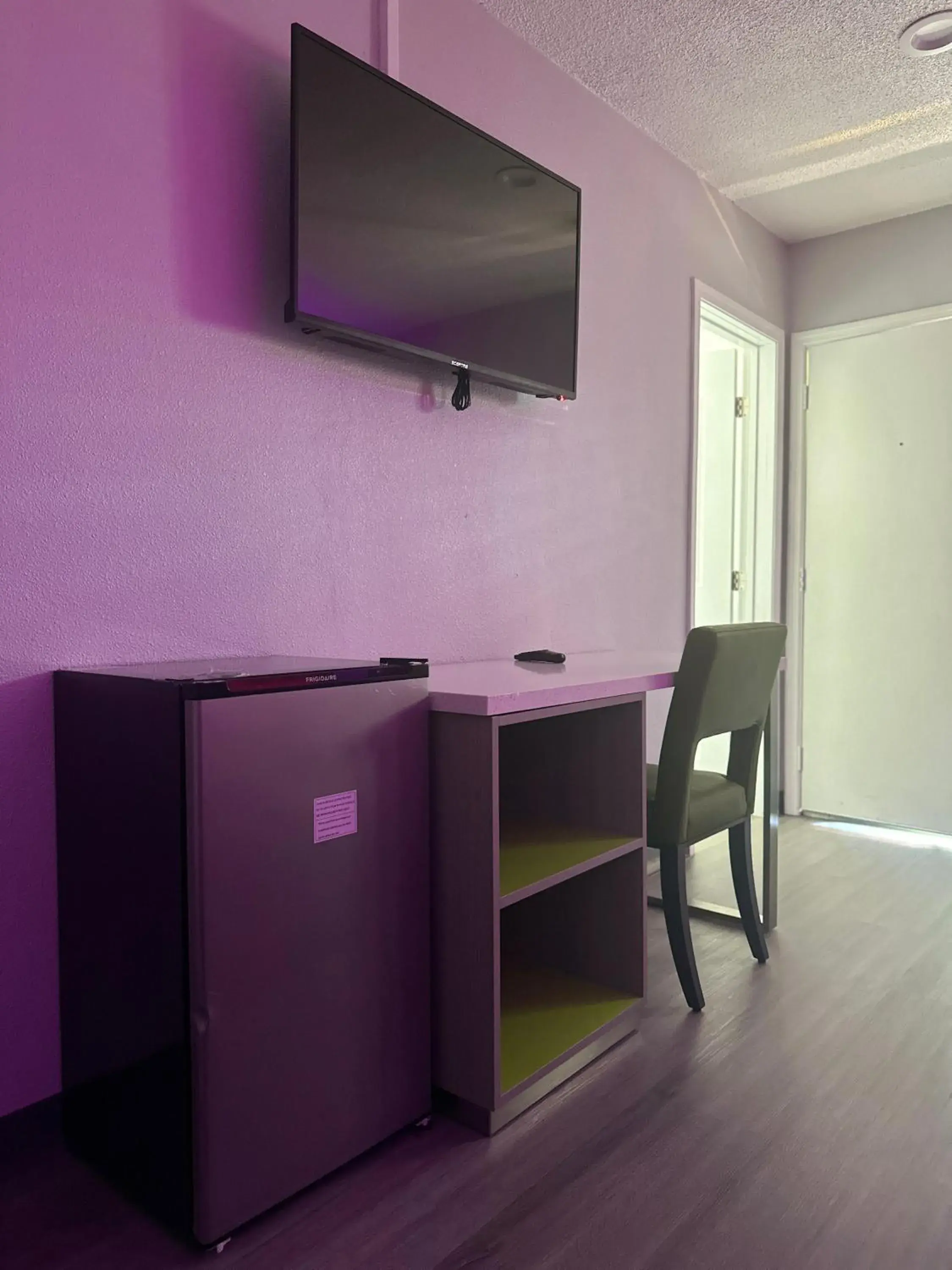 Hi-Way Host Motel Hi-Way Host Motel