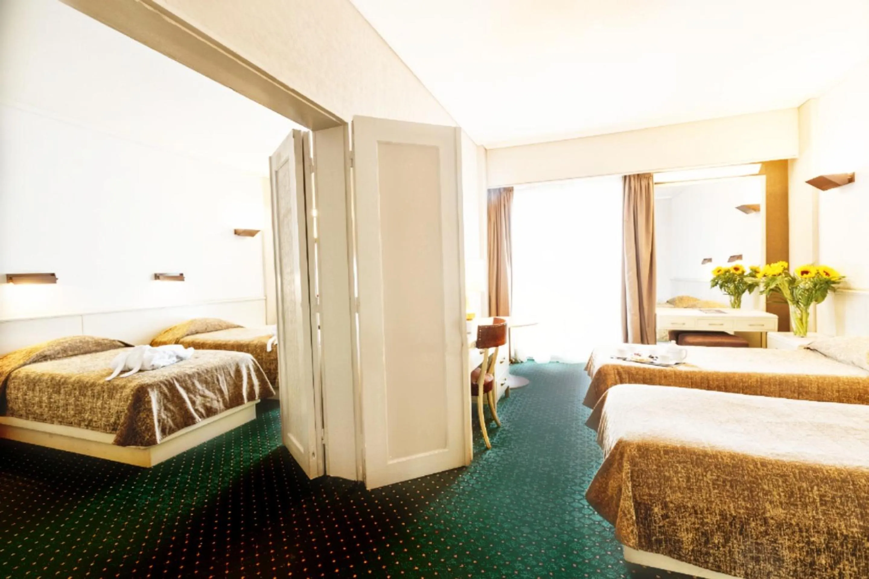 Photo of the whole room in Astir