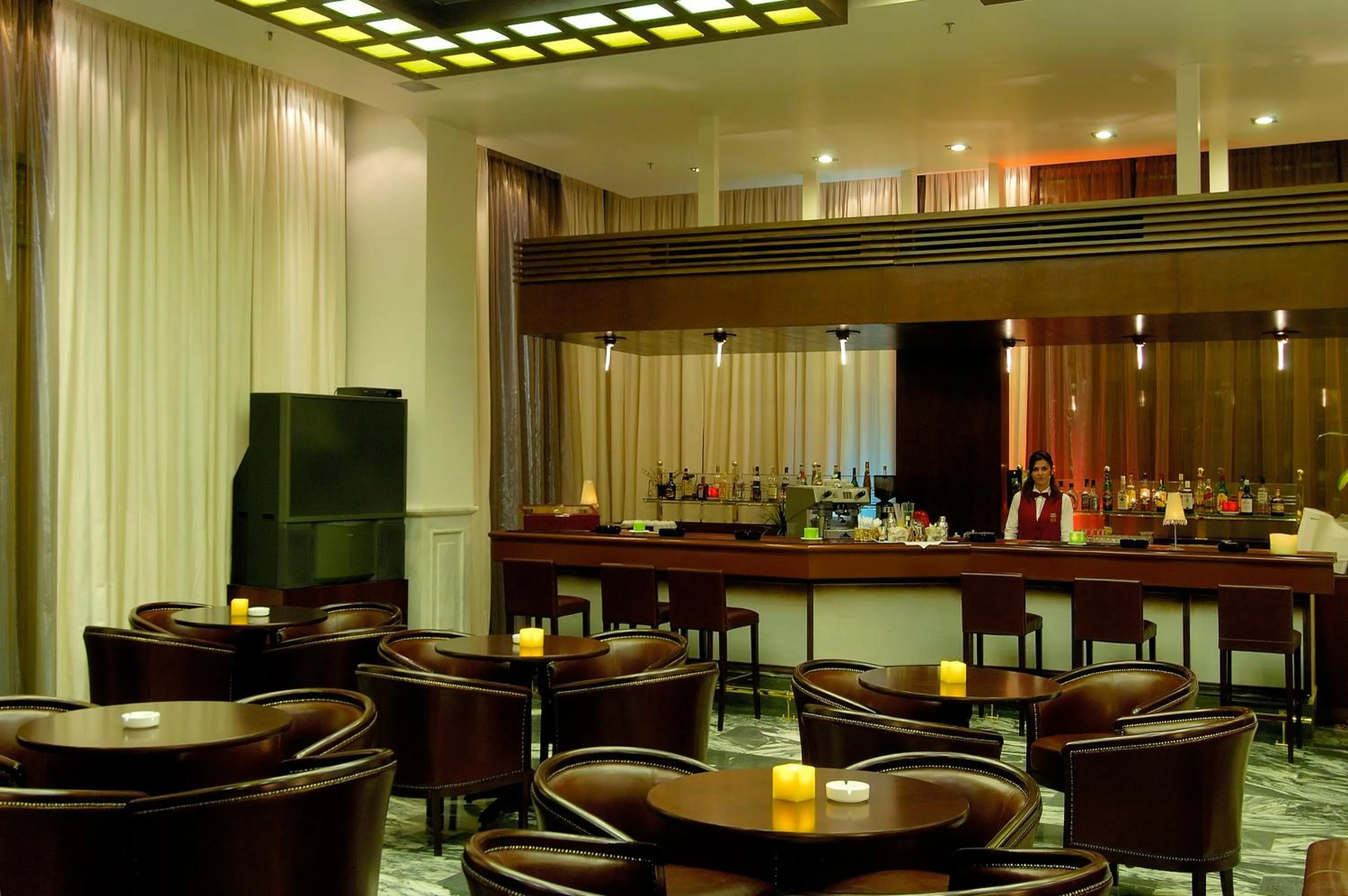 Restaurant/Places to Eat in Astir