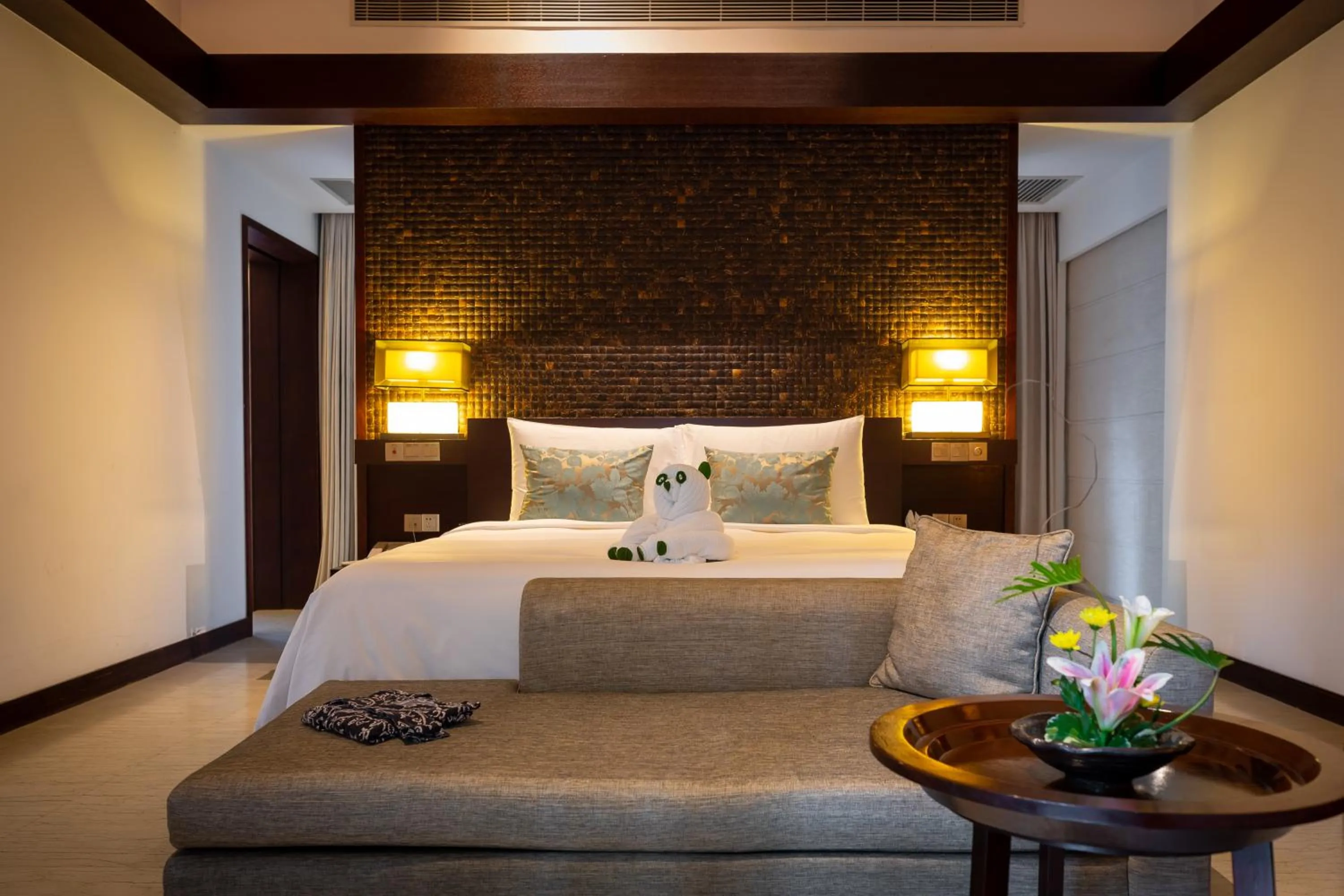 Bedroom, Bed in Narada Resort & Spa Perfume Bay Sanya - All Villas