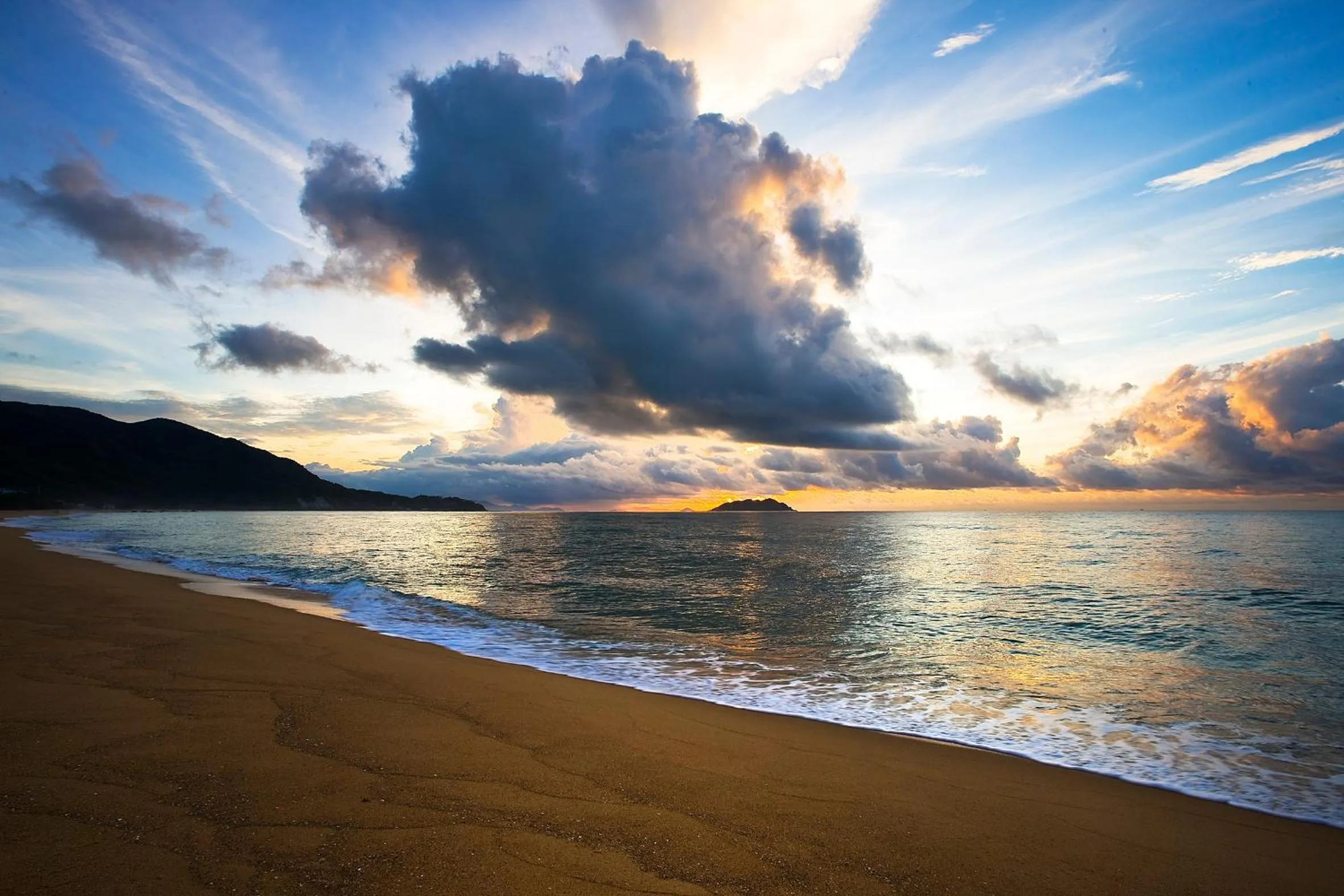 Beach in Narada Resort & Spa Perfume Bay Sanya - All Villas