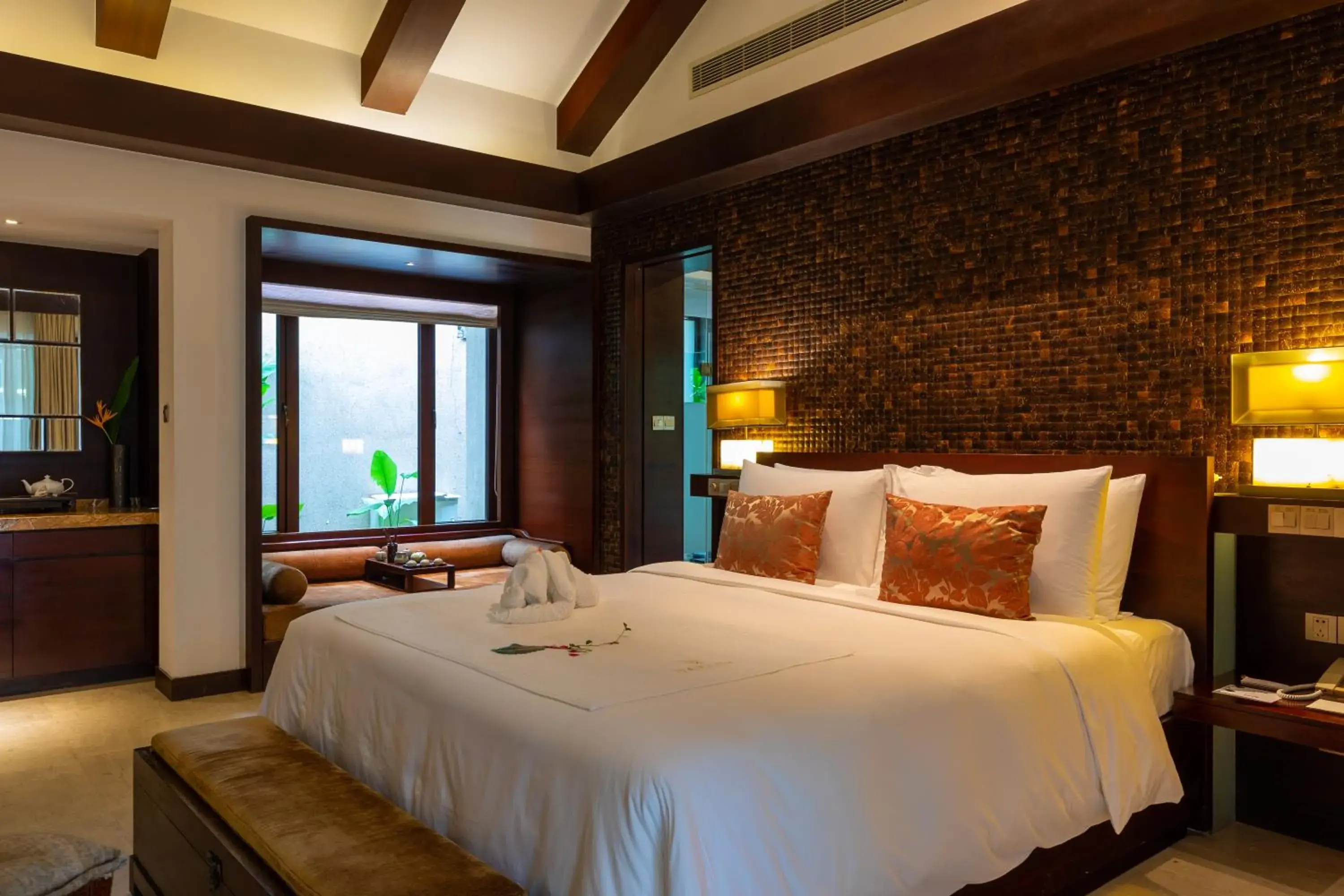 Bedroom, Bed in Narada Resort & Spa Perfume Bay Sanya - All Villas Bedroom, Bed in Narada Resort & Spa Perfume Bay Sanya - All Villas