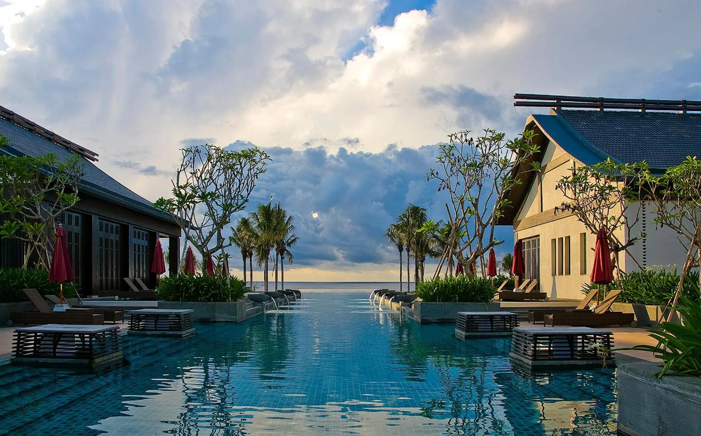 Swimming pool in Narada Resort & Spa Perfume Bay Sanya - All Villas