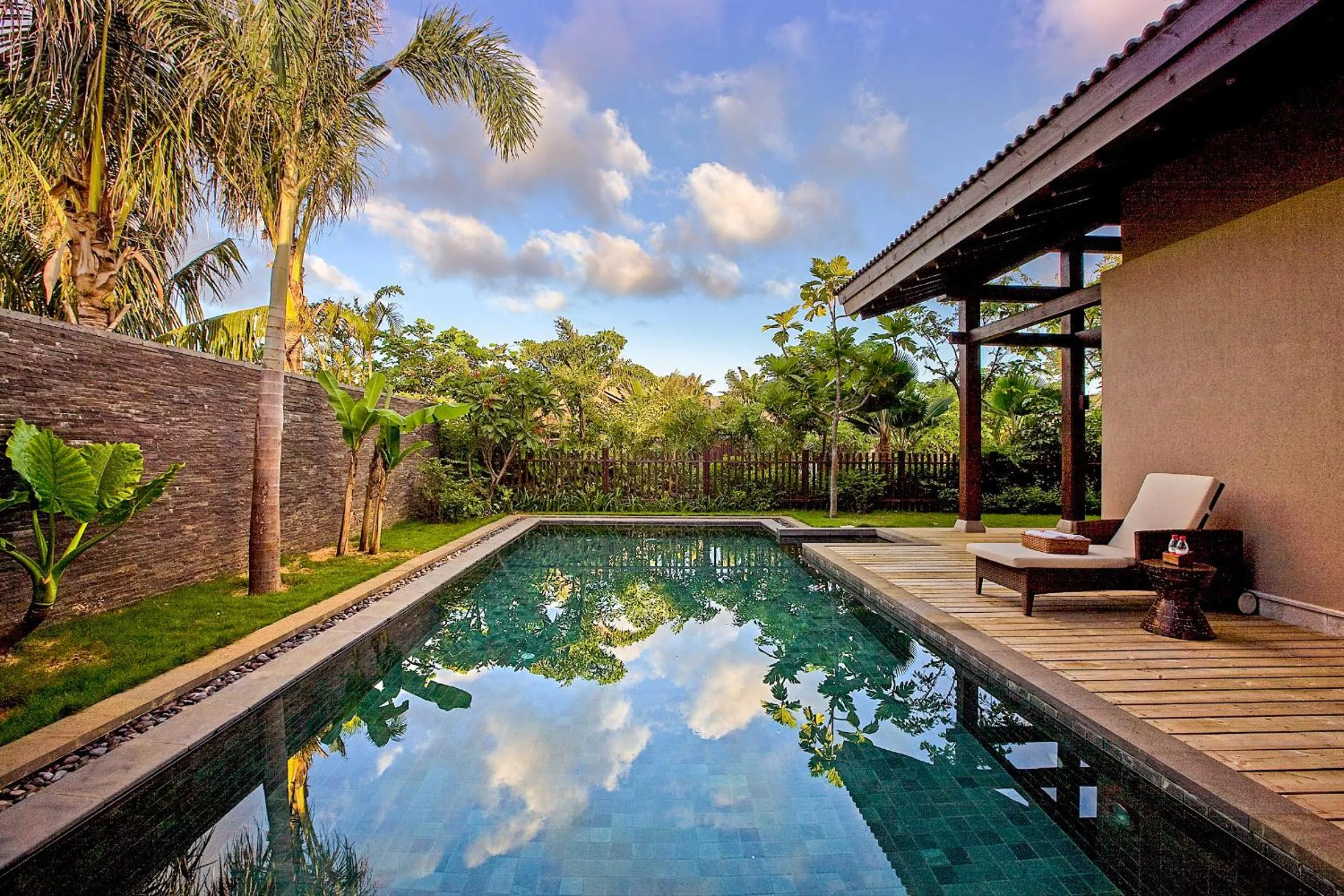 Swimming pool in Narada Resort & Spa Perfume Bay Sanya - All Villas