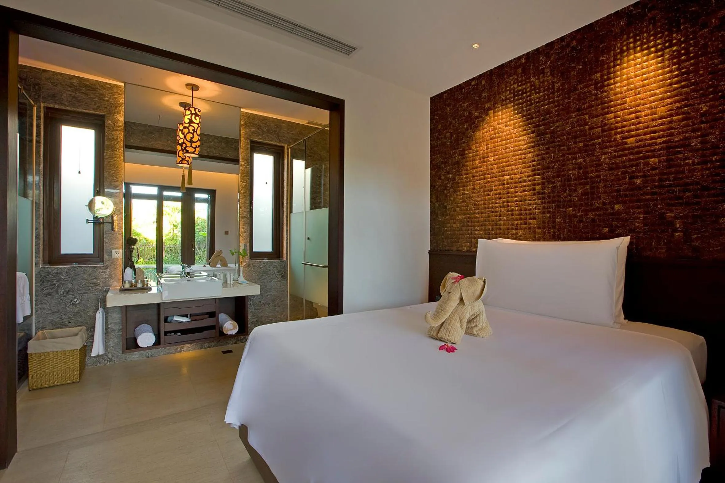 Bedroom, Bed in Narada Resort & Spa Perfume Bay Sanya - All Villas