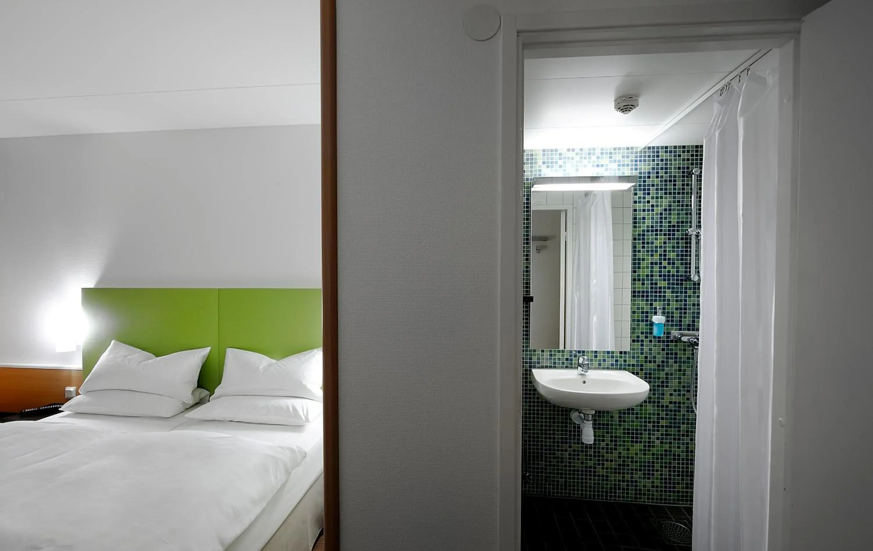 Shower, Bed in Good Morning Arlanda Shower, Bed in Good Morning Arlanda