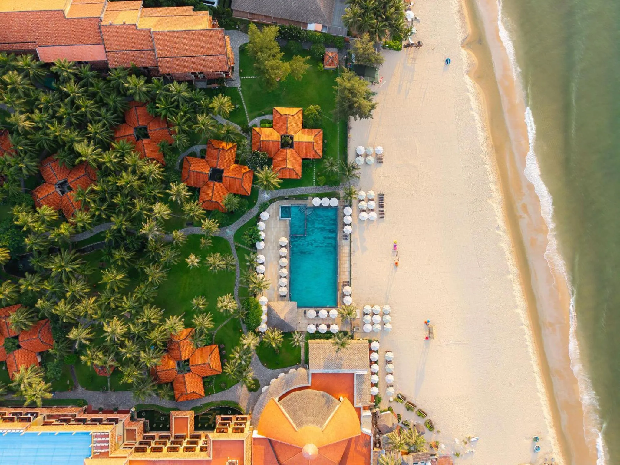 Beach in Seahorse Resort & Spa