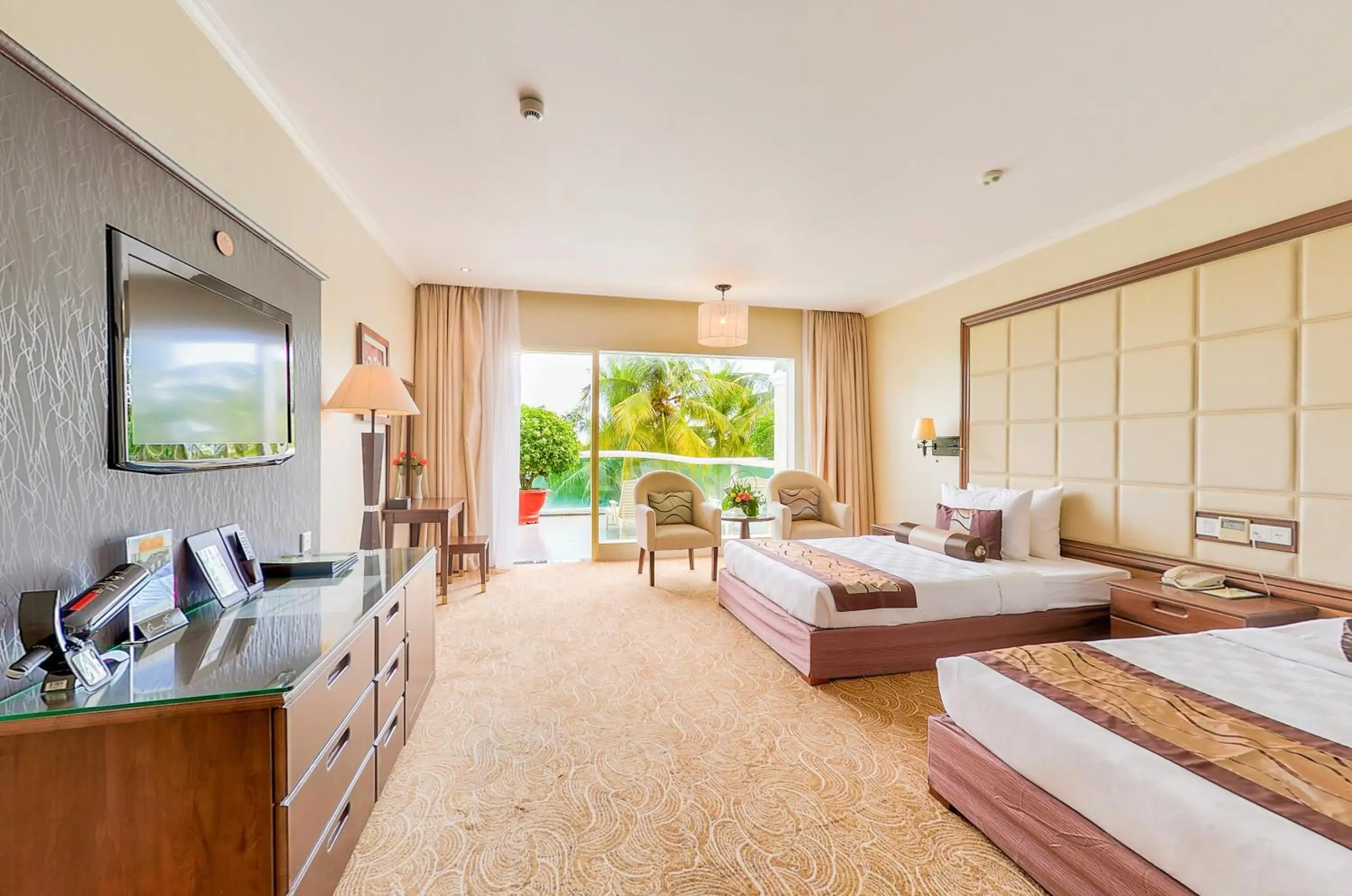 Deluxe Twin Room with Pool View in Sea Links Beach Hotel Deluxe Twin Room with Pool View in Sea Links Beach Hotel