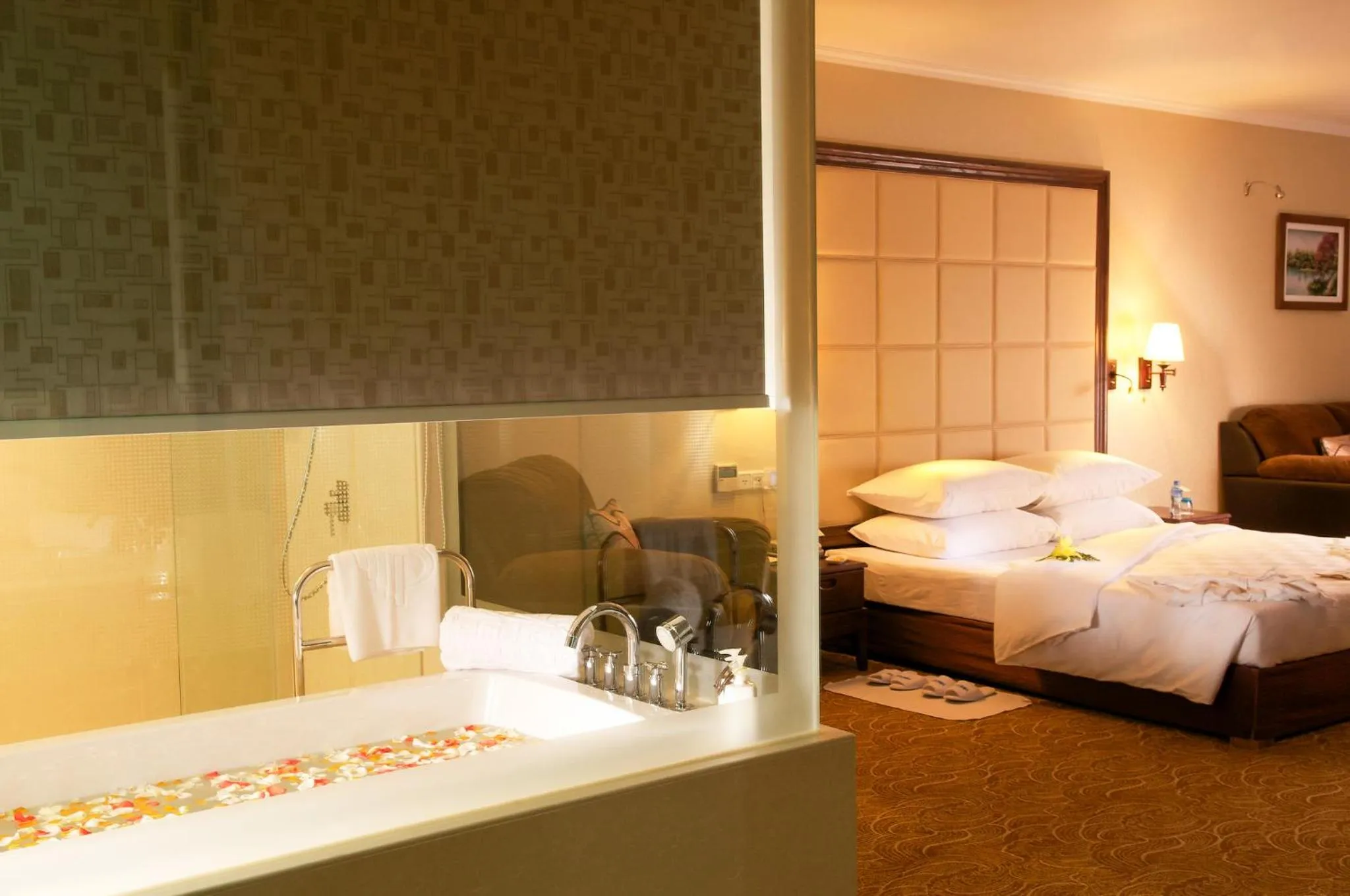 Photo of the whole room, Bed in Sea Links Beach Hotel