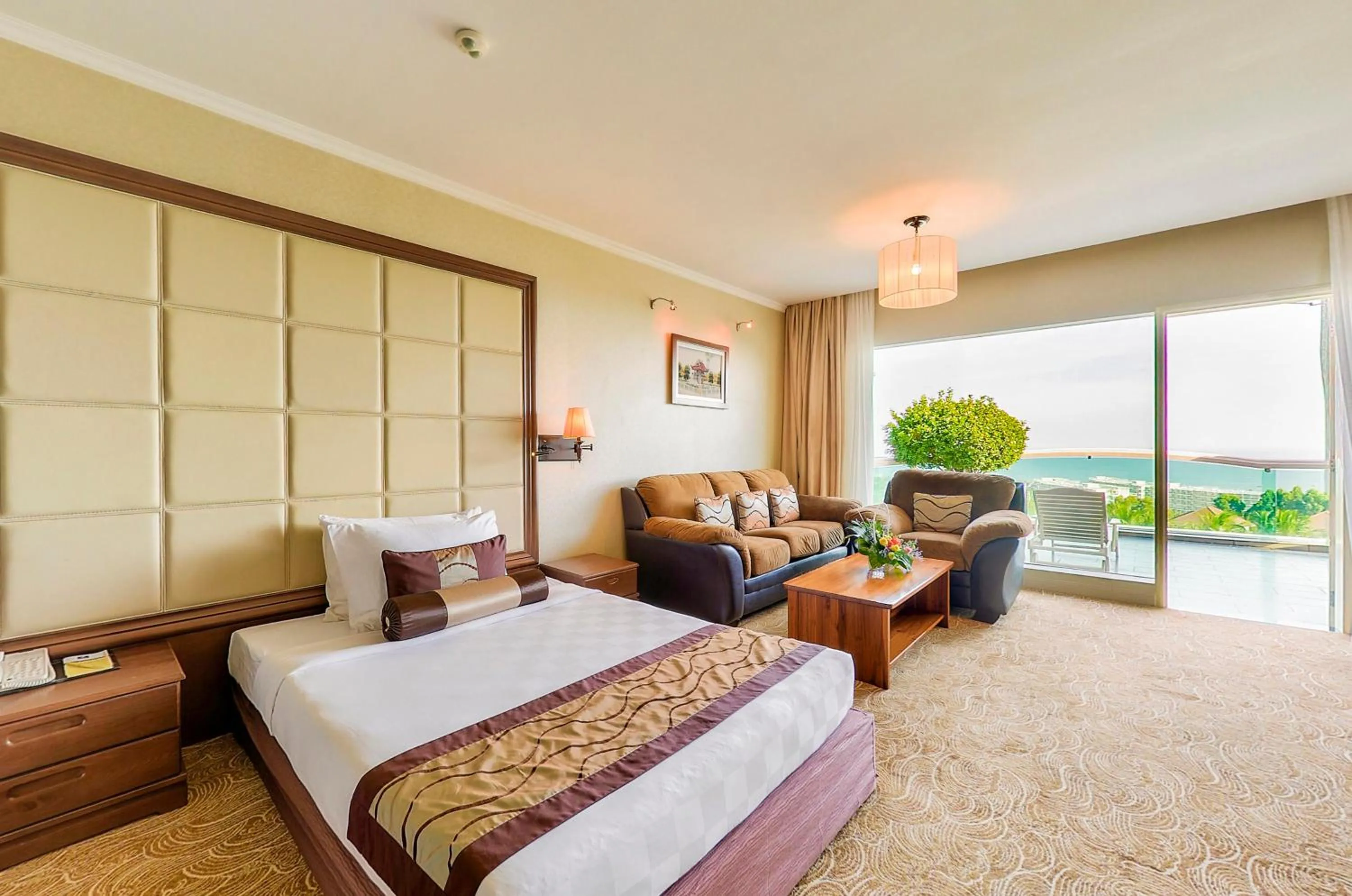 Bedroom, Bed in Sea Links Beach Hotel