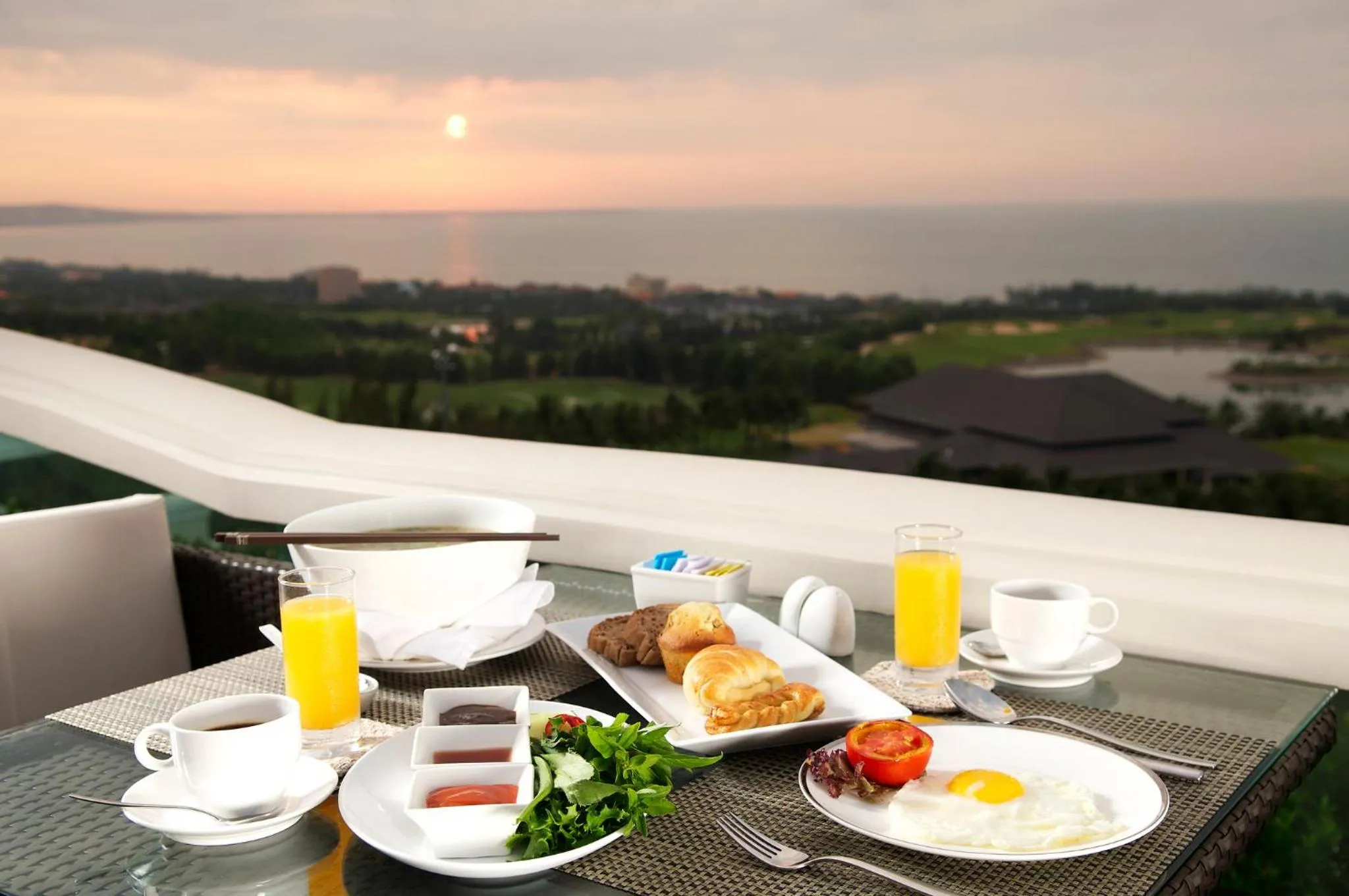 Restaurant/places to eat in Sea Links Beach Hotel